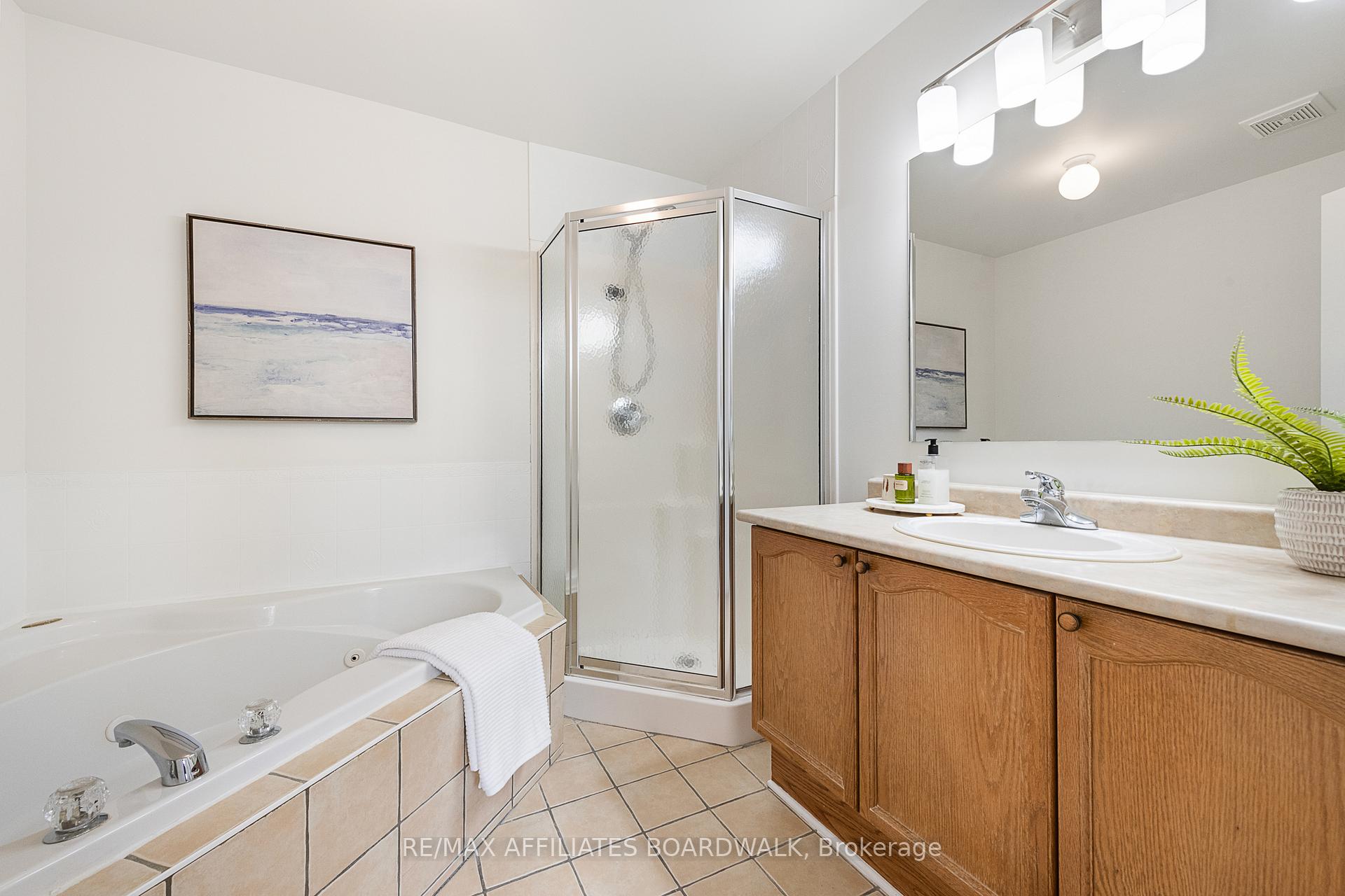 Photo 18 of 12 Castle Glen Crescent, Ottawa, Kanata - Glencairn/Hazeldean — HOMEH