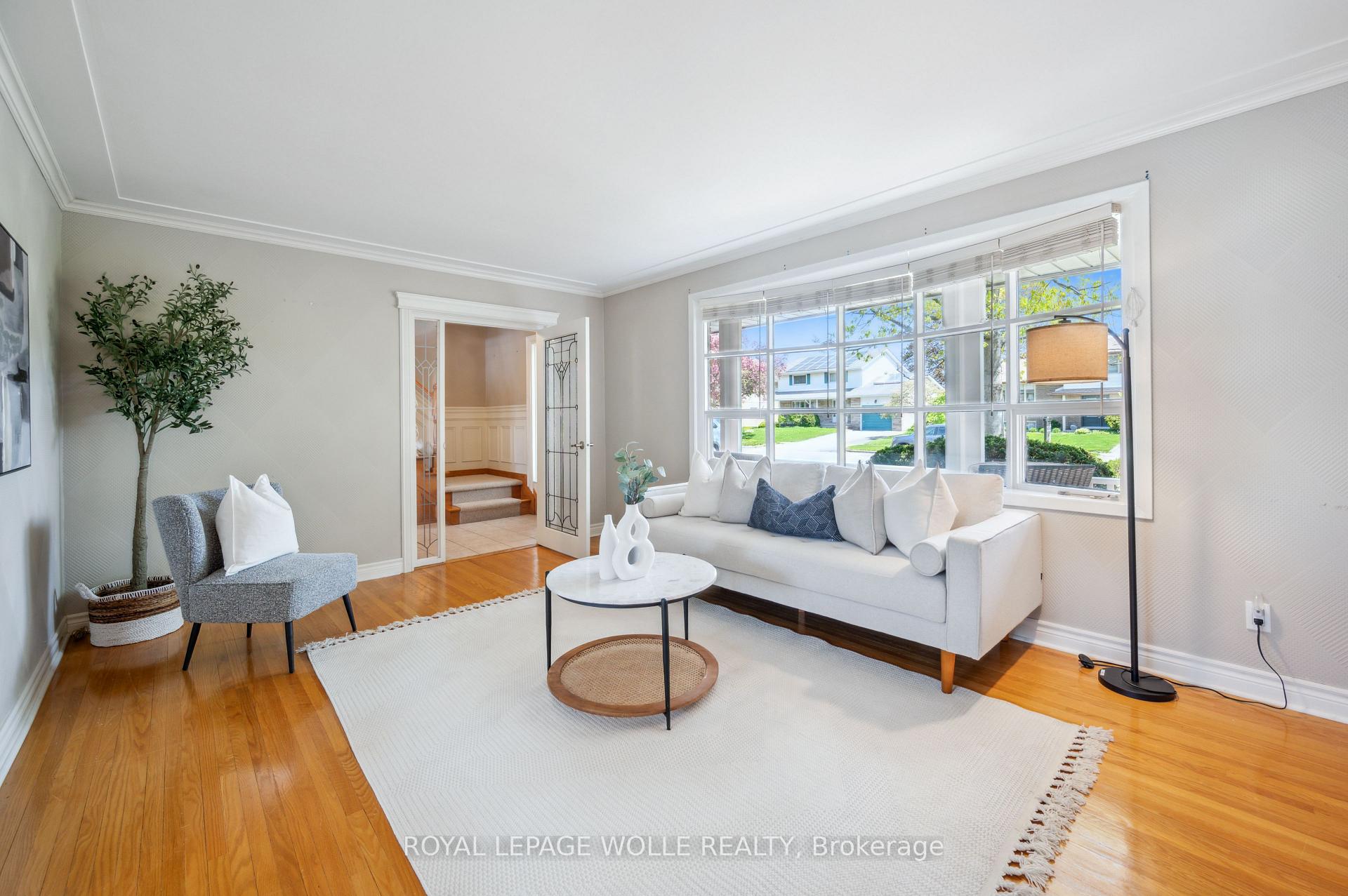 Photo 8 of 22 Eastwood Drive, Kitchener — HOMEH