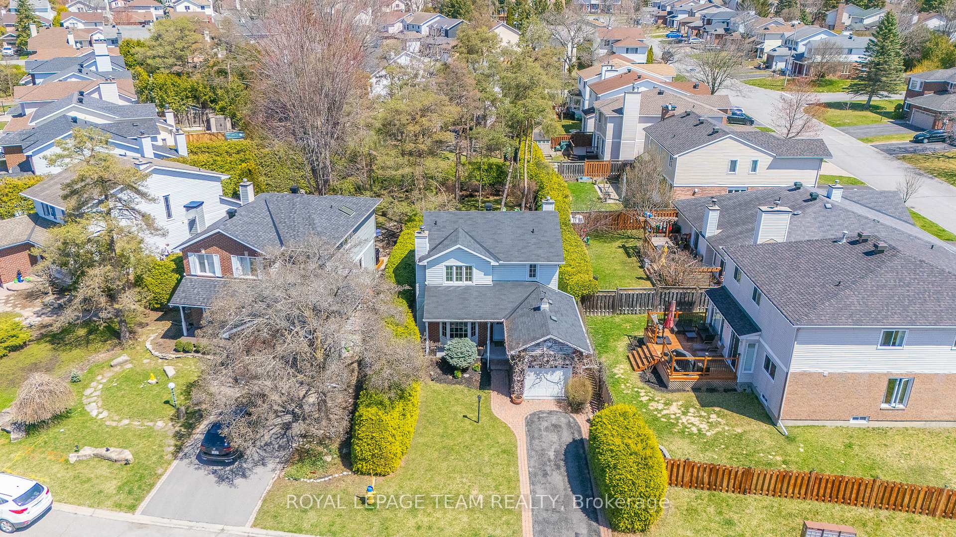 Photo 3 of 6 Hawley Crescent, Ottawa, Kanata - Bridlewood — HOMEH