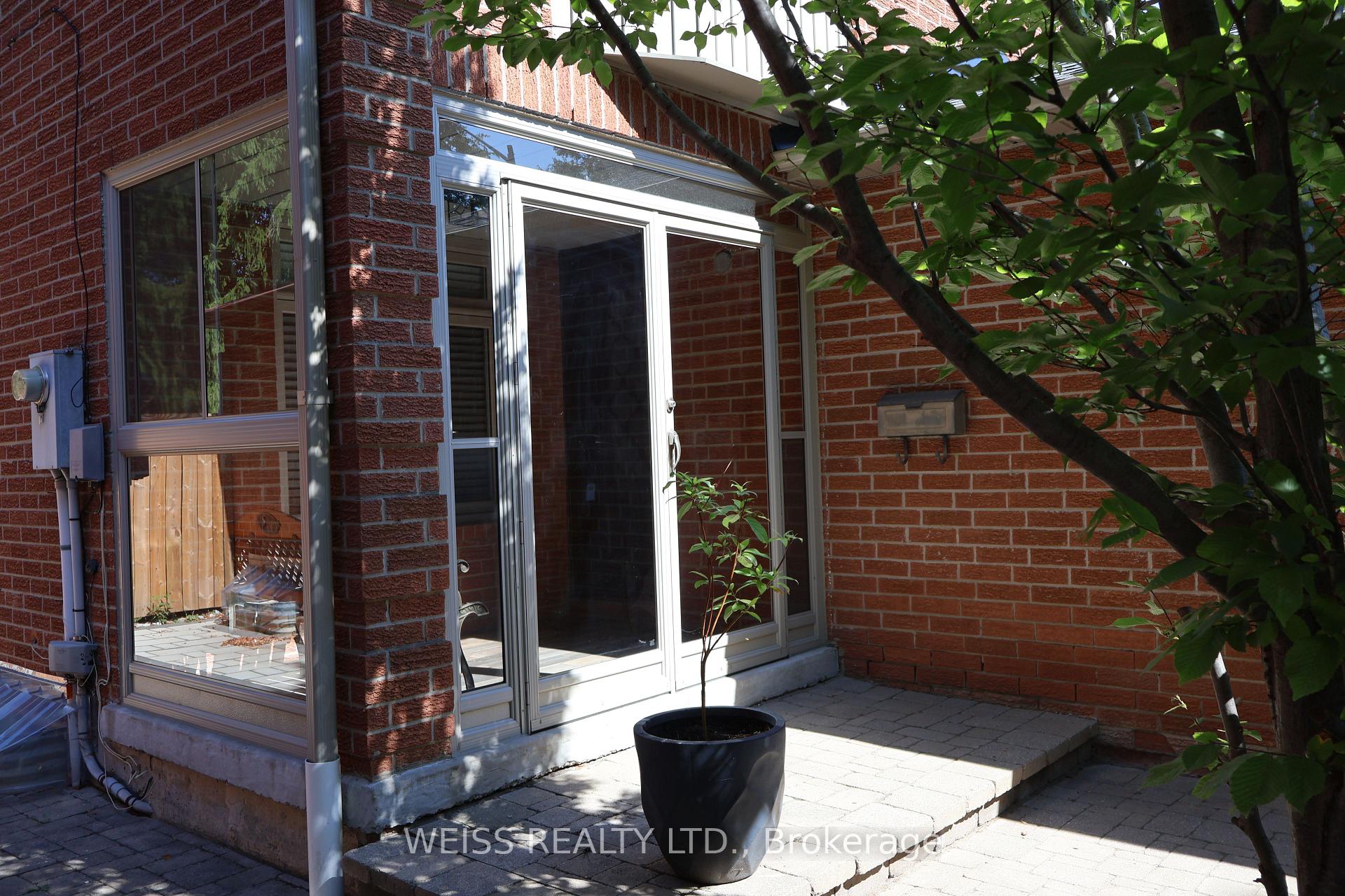 Photo 4 of 44 Miley Drive, Markham, Markville — HOMEH