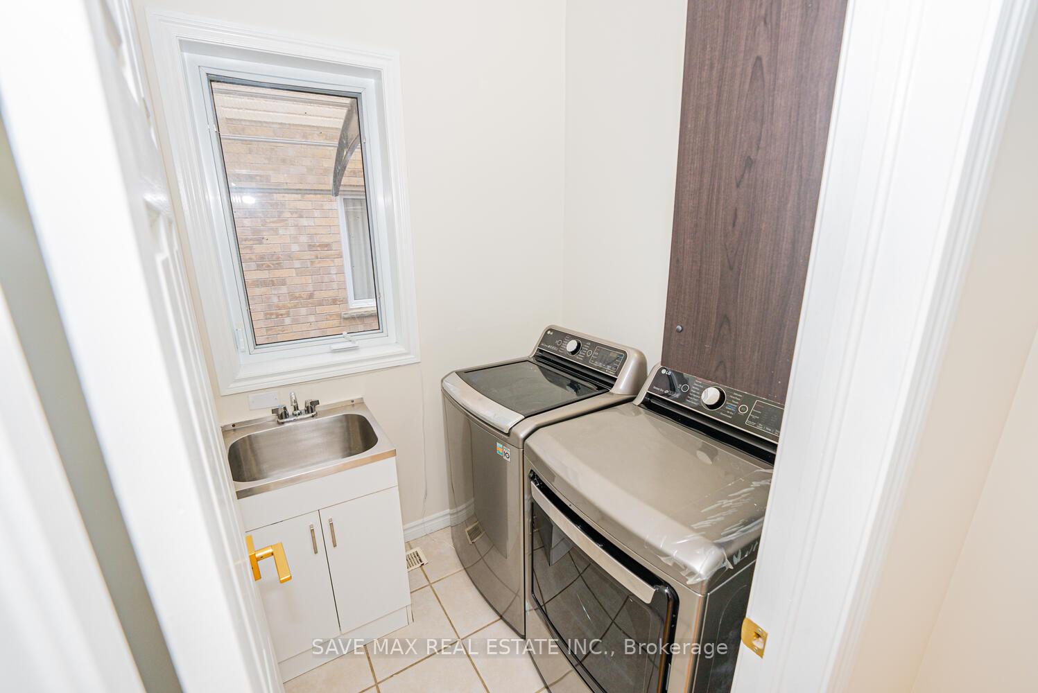 Photo 16 of 18 Hawkswood Drive, Kitchener — HOMEH