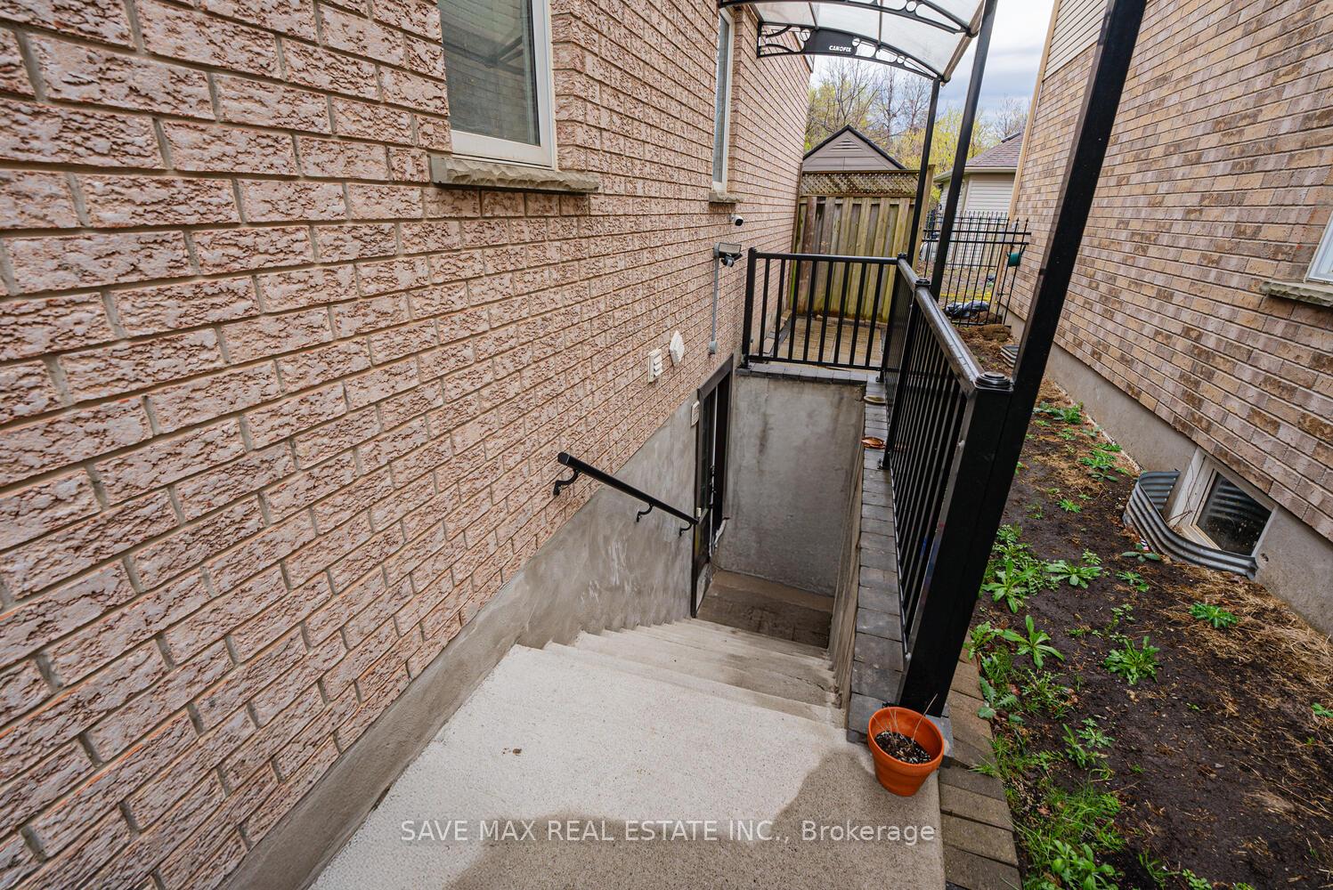 Photo 31 of 18 Hawkswood Drive, Kitchener — HOMEH