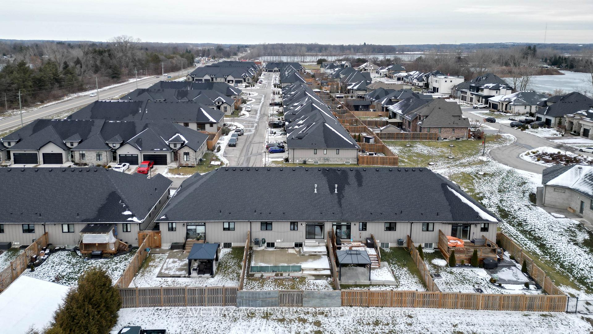 Photo 4 of Unit 403, 9861 Glendon Drive, Middlesex Centre, Rural Middlesex Centre — HOMEH
