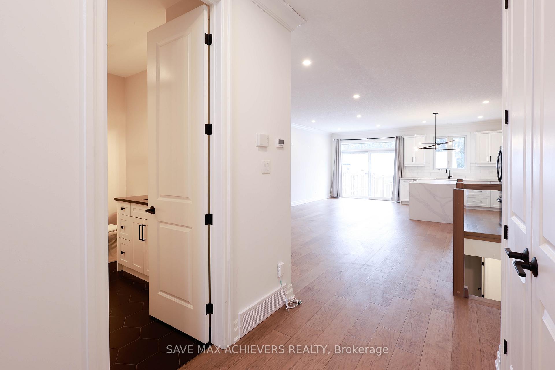 Photo 7 of Unit 403, 9861 Glendon Drive, Middlesex Centre, Rural Middlesex Centre — HOMEH