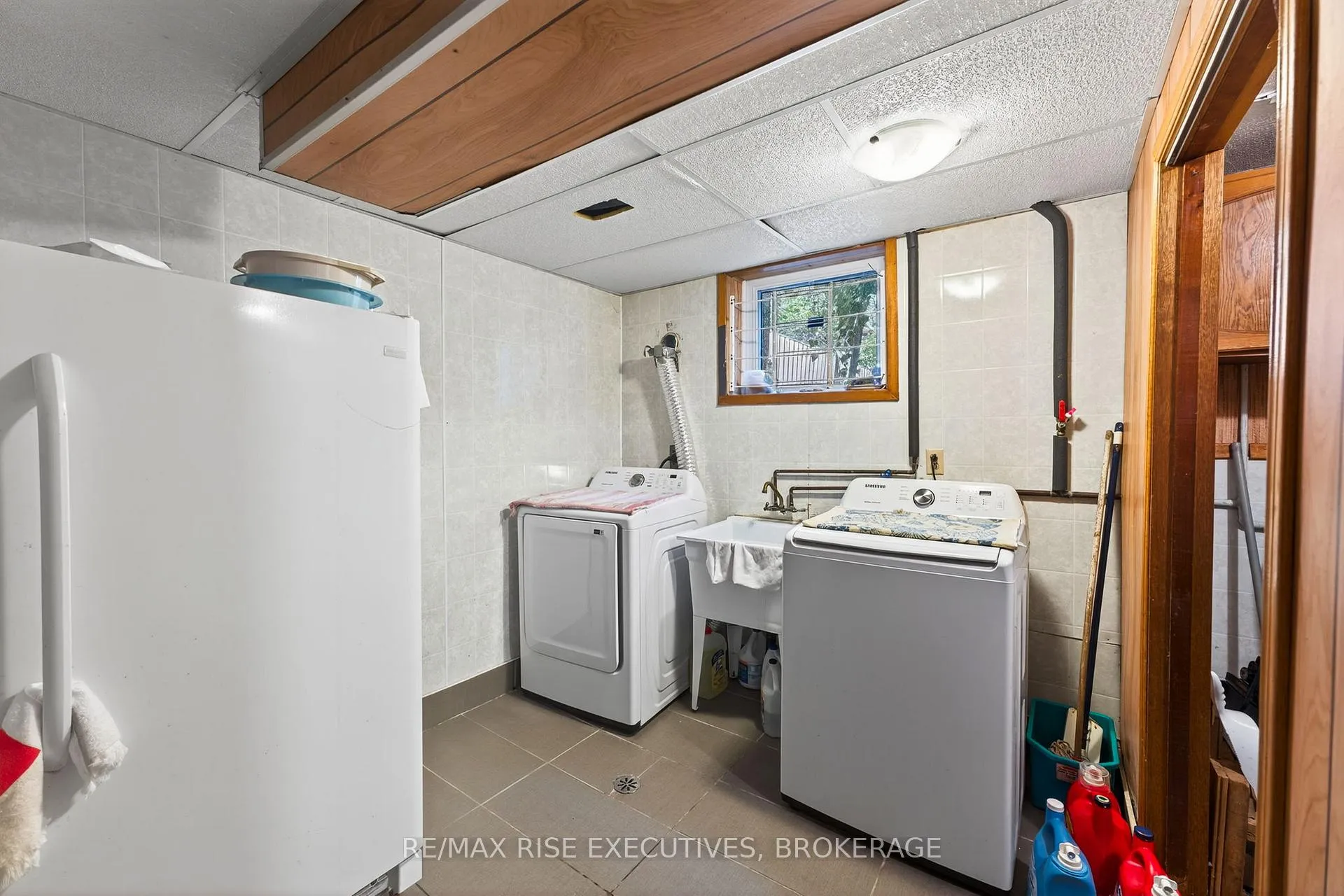 Photo 17 of 891 Sandringham Place, Kingston, North of Taylor-Kidd Blvd — HOMEH