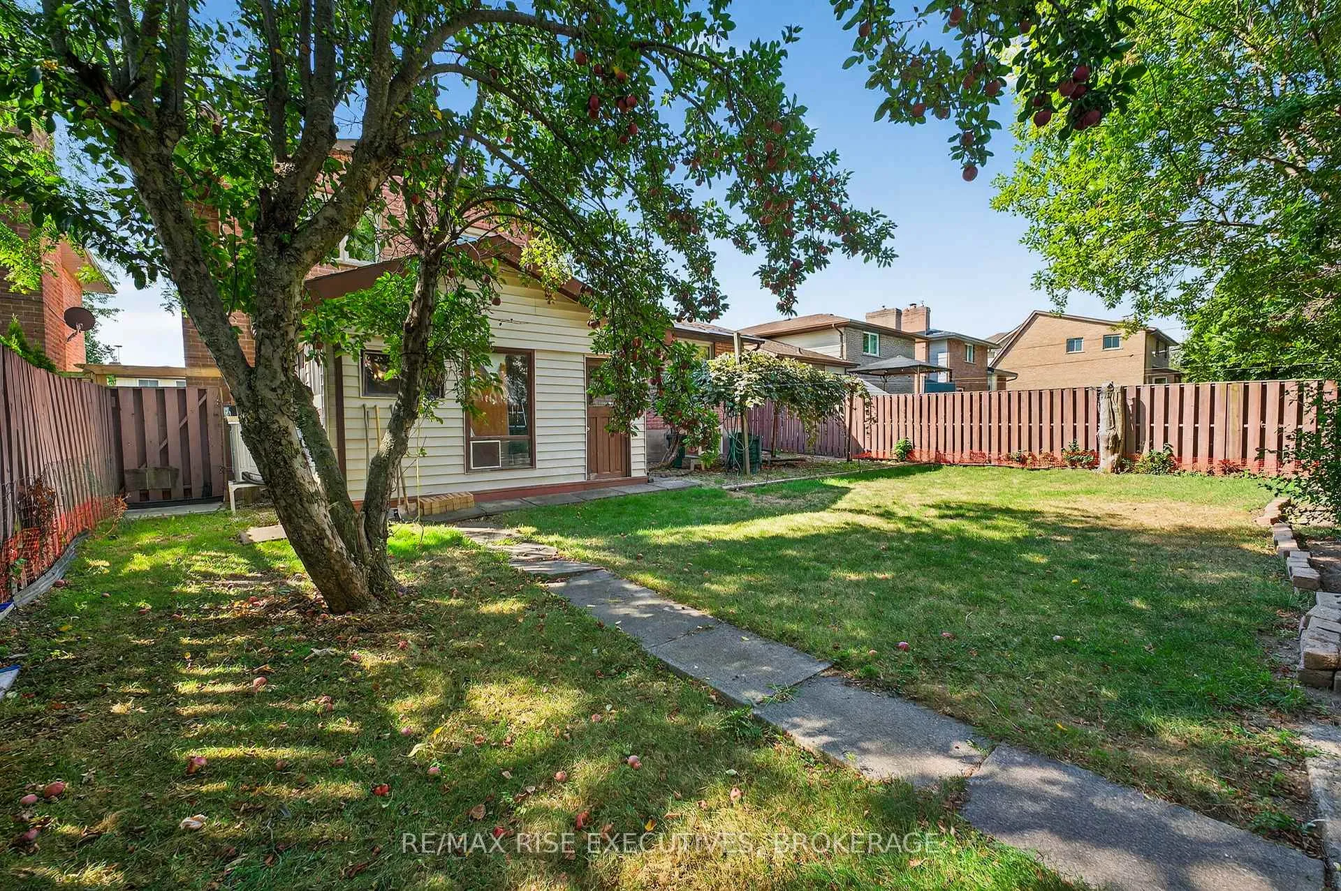 Photo 19 of 891 Sandringham Place, Kingston, North of Taylor-Kidd Blvd — HOMEH