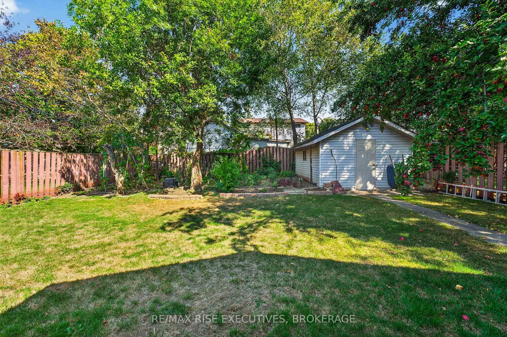 Photo 21 of 891 Sandringham Place, Kingston, North of Taylor-Kidd Blvd — HOMEH