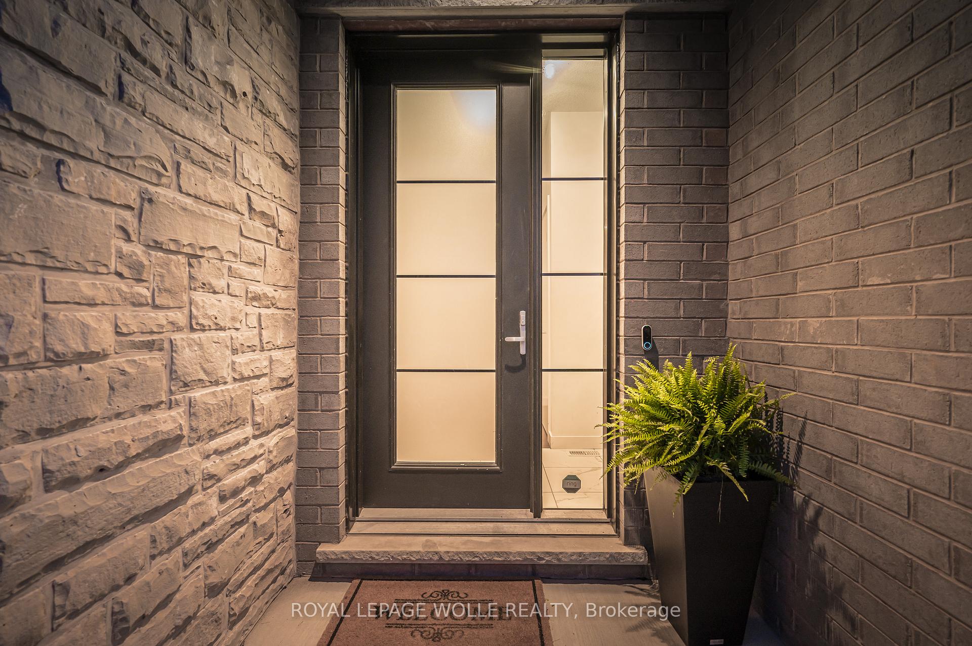 Photo 4 of 869 Robert Ferrie Drive, Kitchener — HOMEH