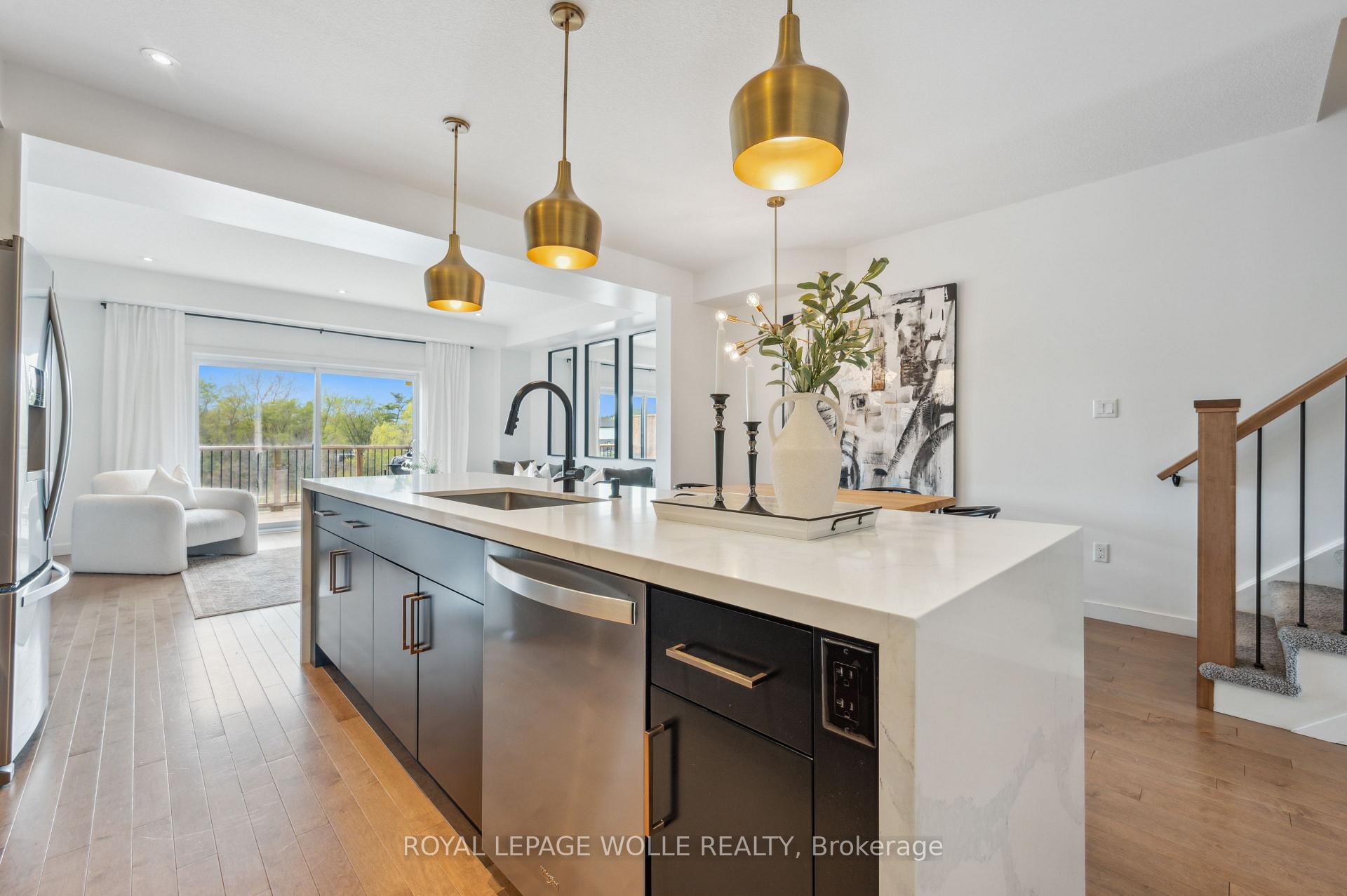 Photo 10 of 869 Robert Ferrie Drive, Kitchener — HOMEH