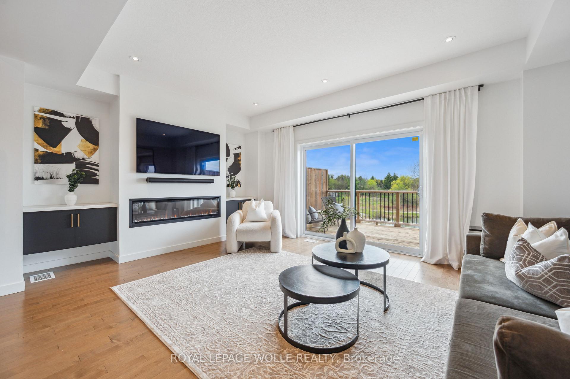 Photo 12 of 869 Robert Ferrie Drive, Kitchener — HOMEH