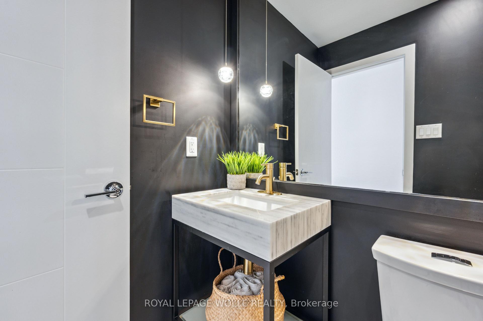 Photo 17 of 869 Robert Ferrie Drive, Kitchener — HOMEH