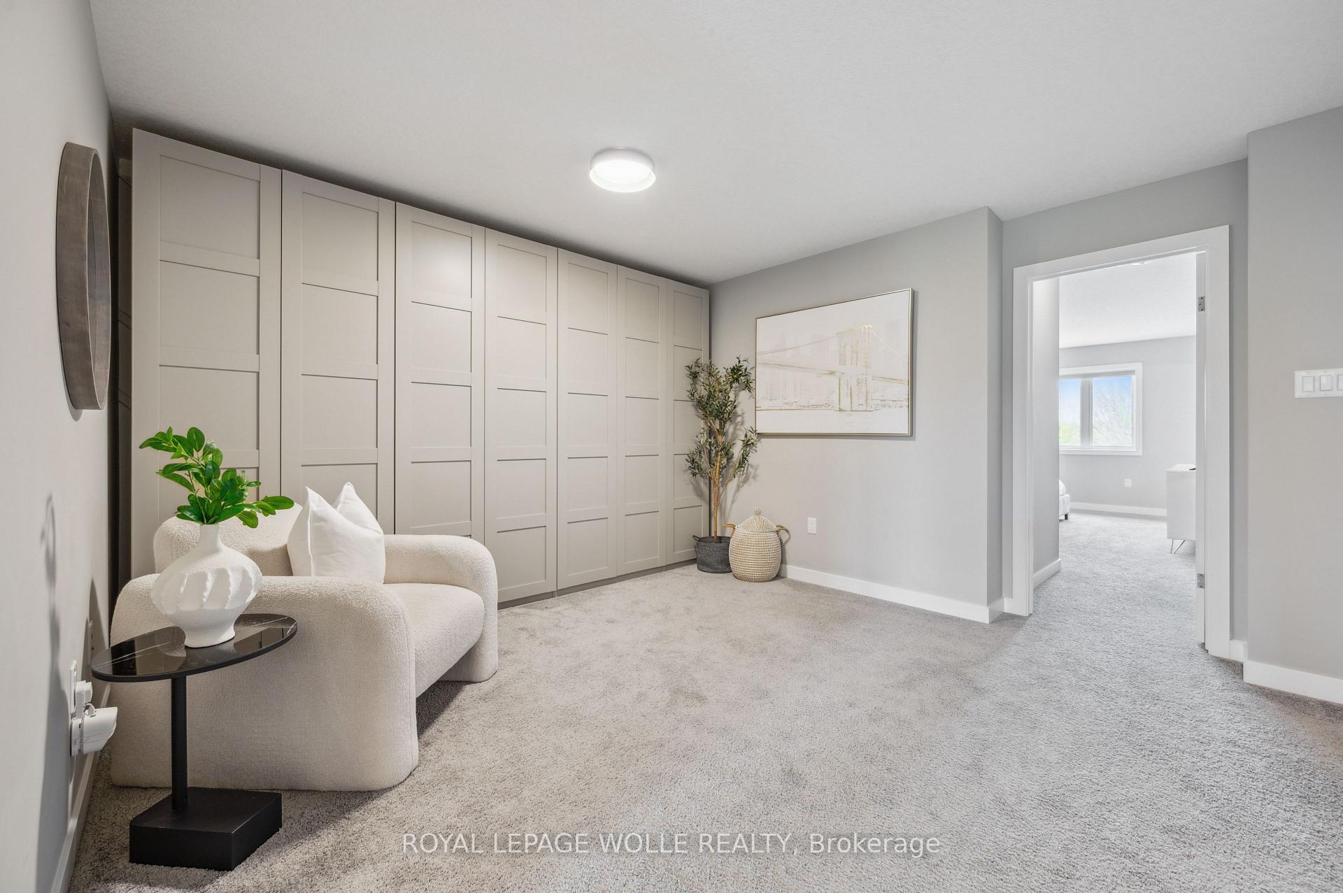 Photo 18 of 869 Robert Ferrie Drive, Kitchener — HOMEH