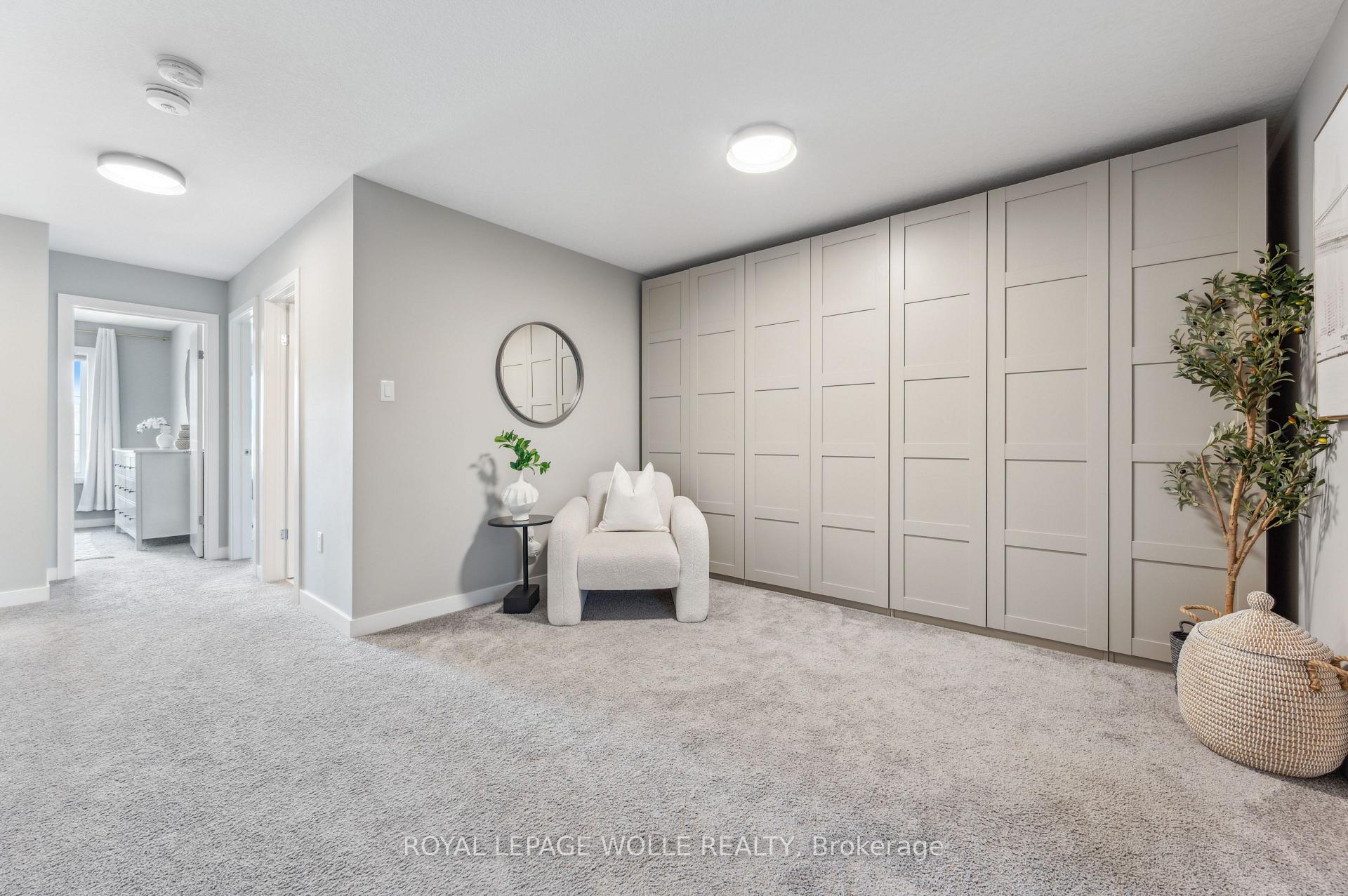 Photo 19 of 869 Robert Ferrie Drive, Kitchener — HOMEH