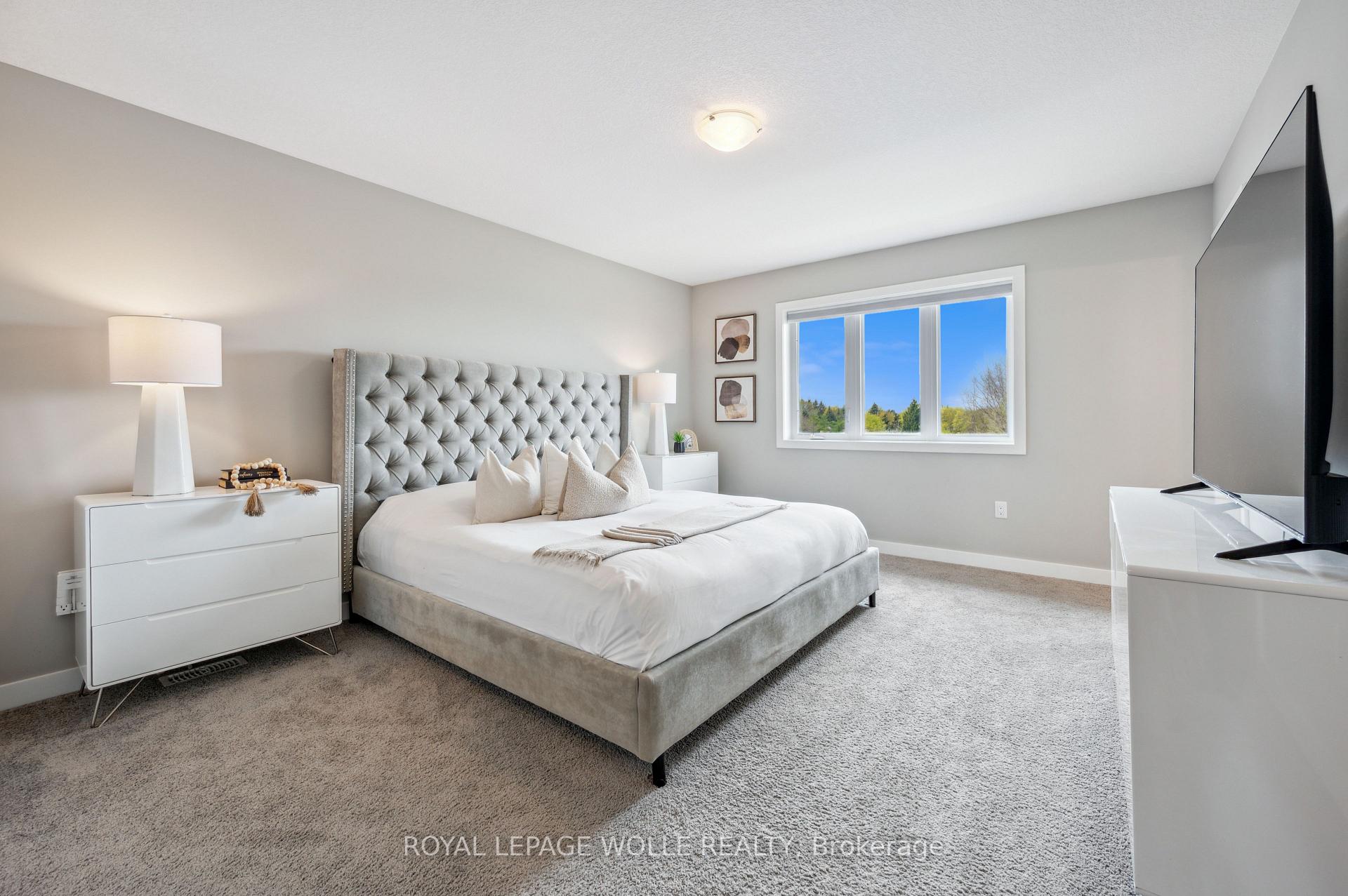 Photo 20 of 869 Robert Ferrie Drive, Kitchener — HOMEH