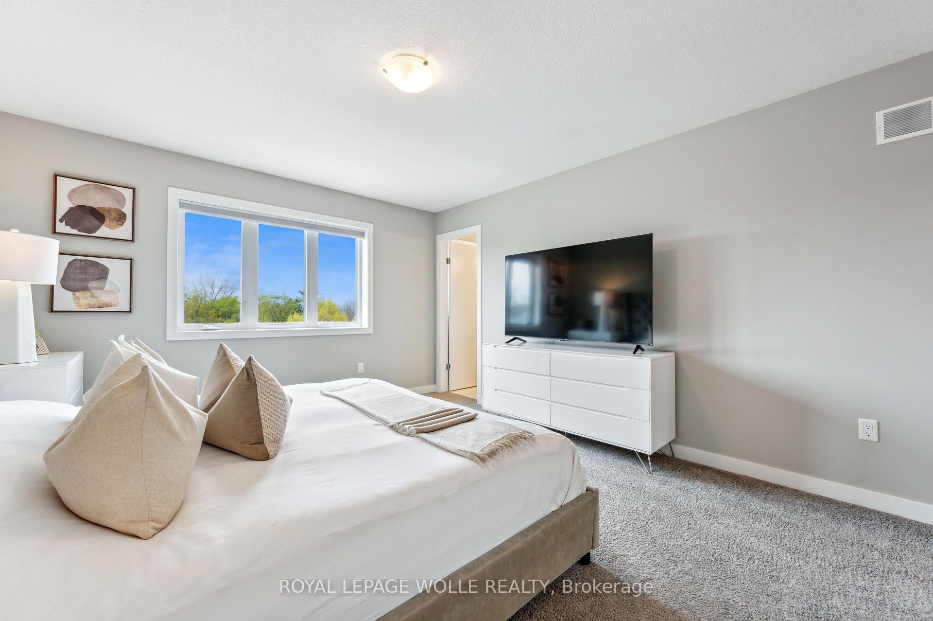 Photo 21 of 869 Robert Ferrie Drive, Kitchener — HOMEH