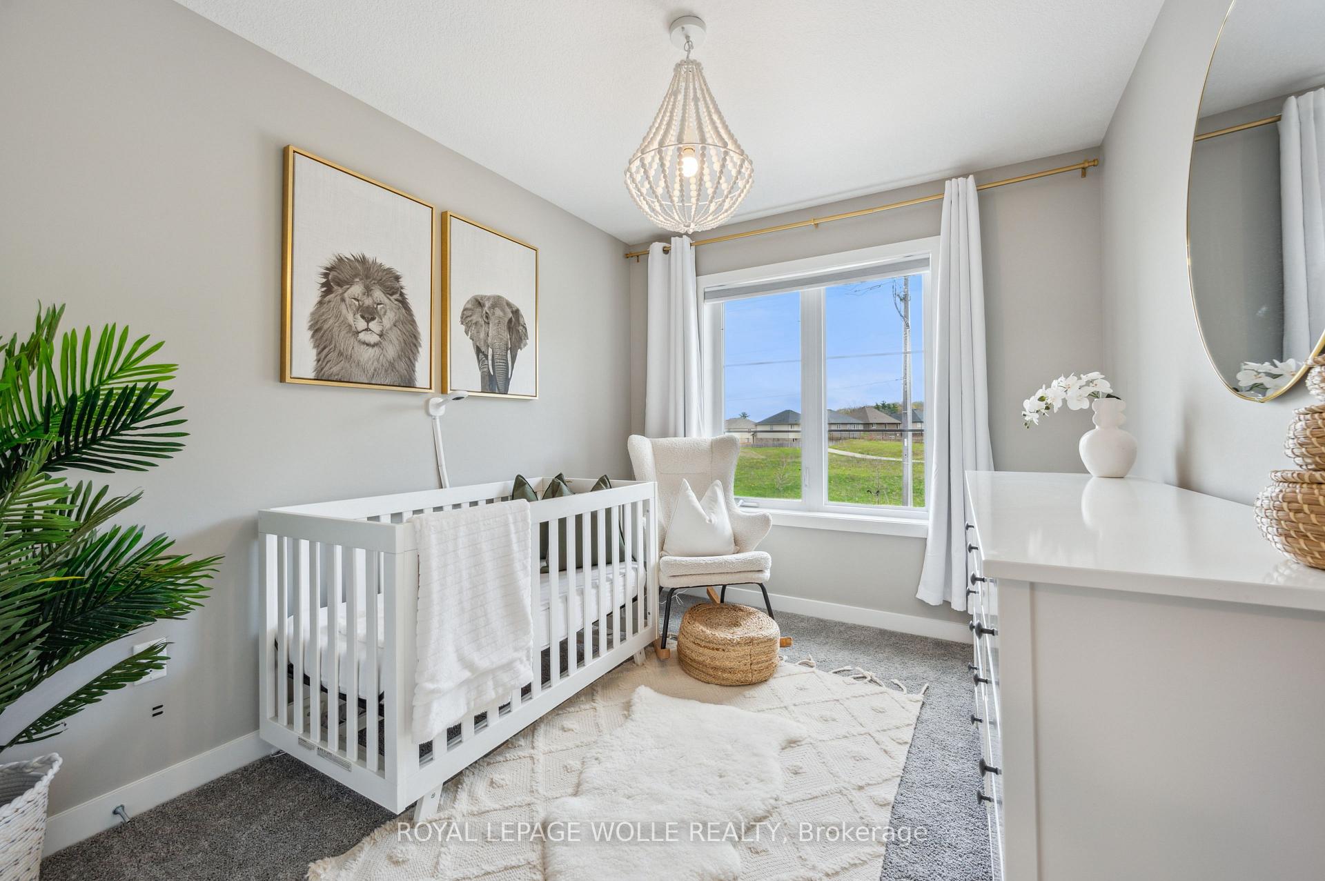 Photo 23 of 869 Robert Ferrie Drive, Kitchener — HOMEH