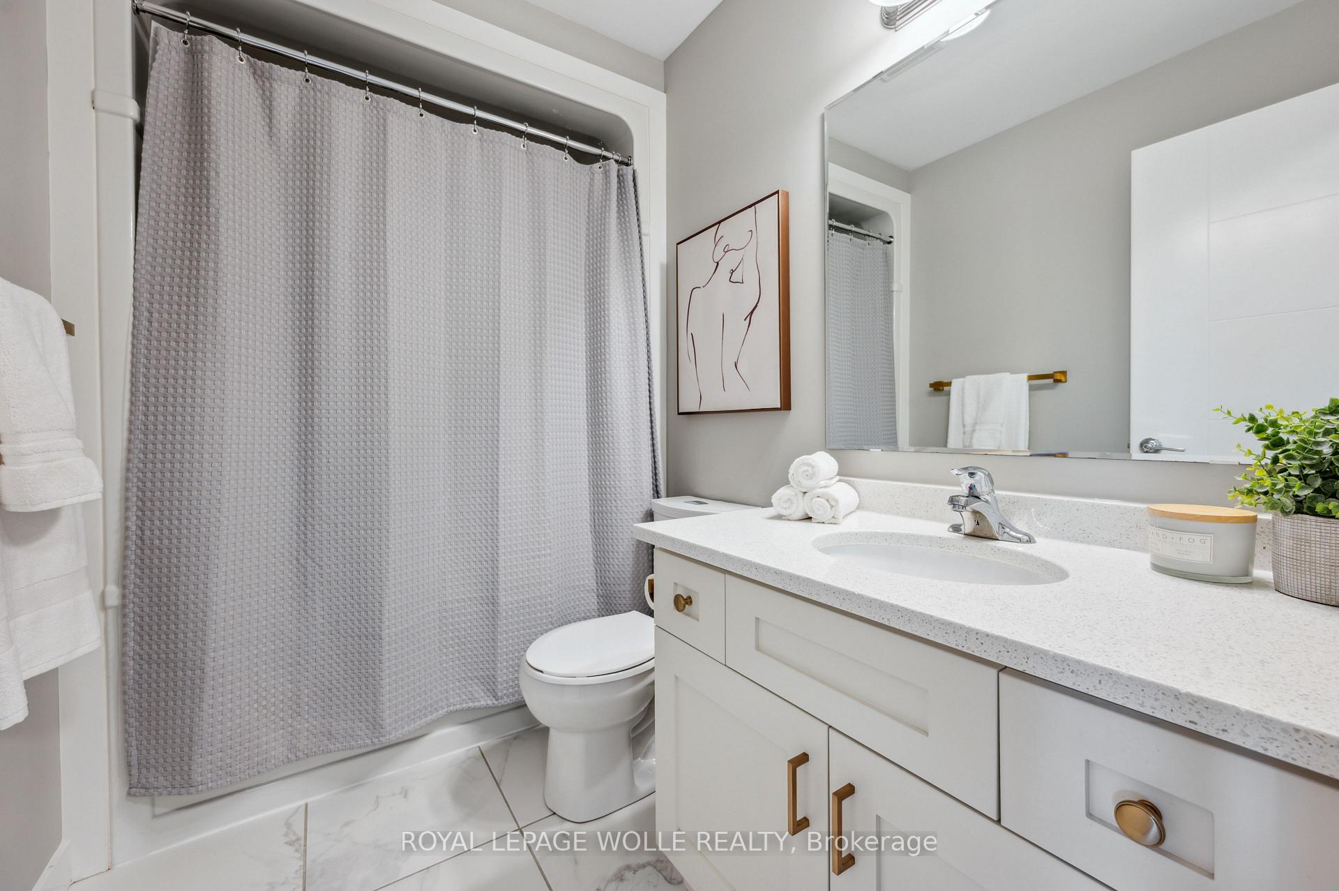 Photo 27 of 869 Robert Ferrie Drive, Kitchener — HOMEH