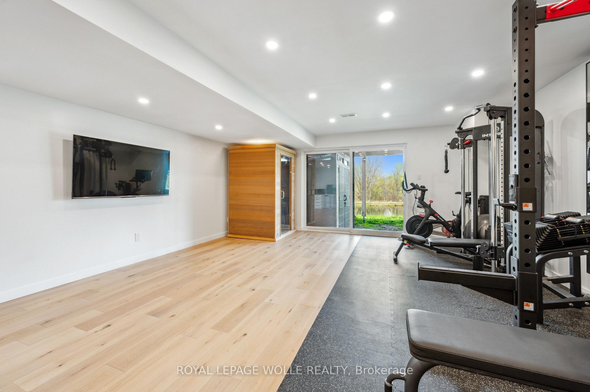 Photo 30 of 869 Robert Ferrie Drive, Kitchener — HOMEH