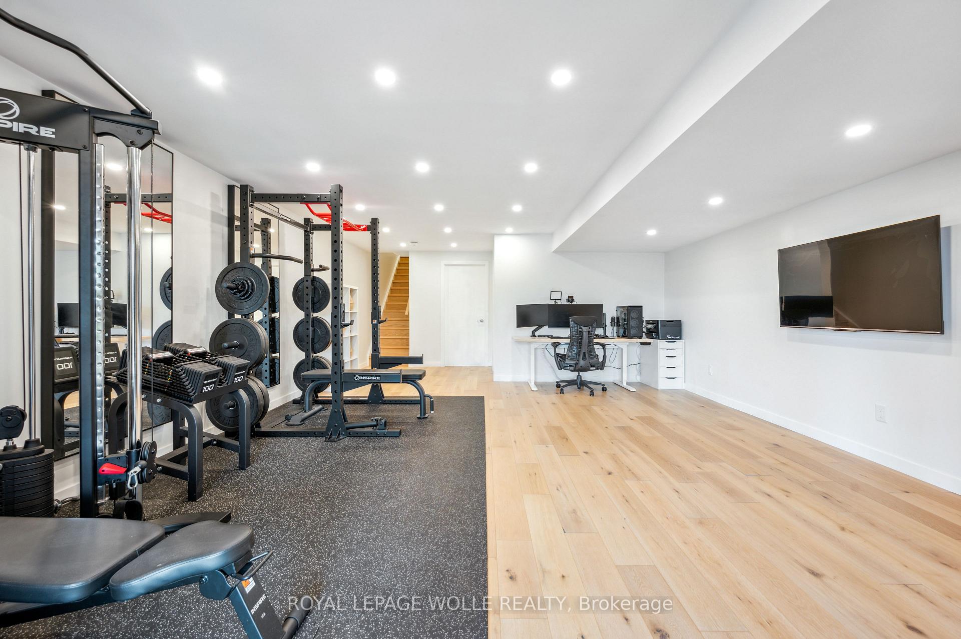 Photo 31 of 869 Robert Ferrie Drive, Kitchener — HOMEH