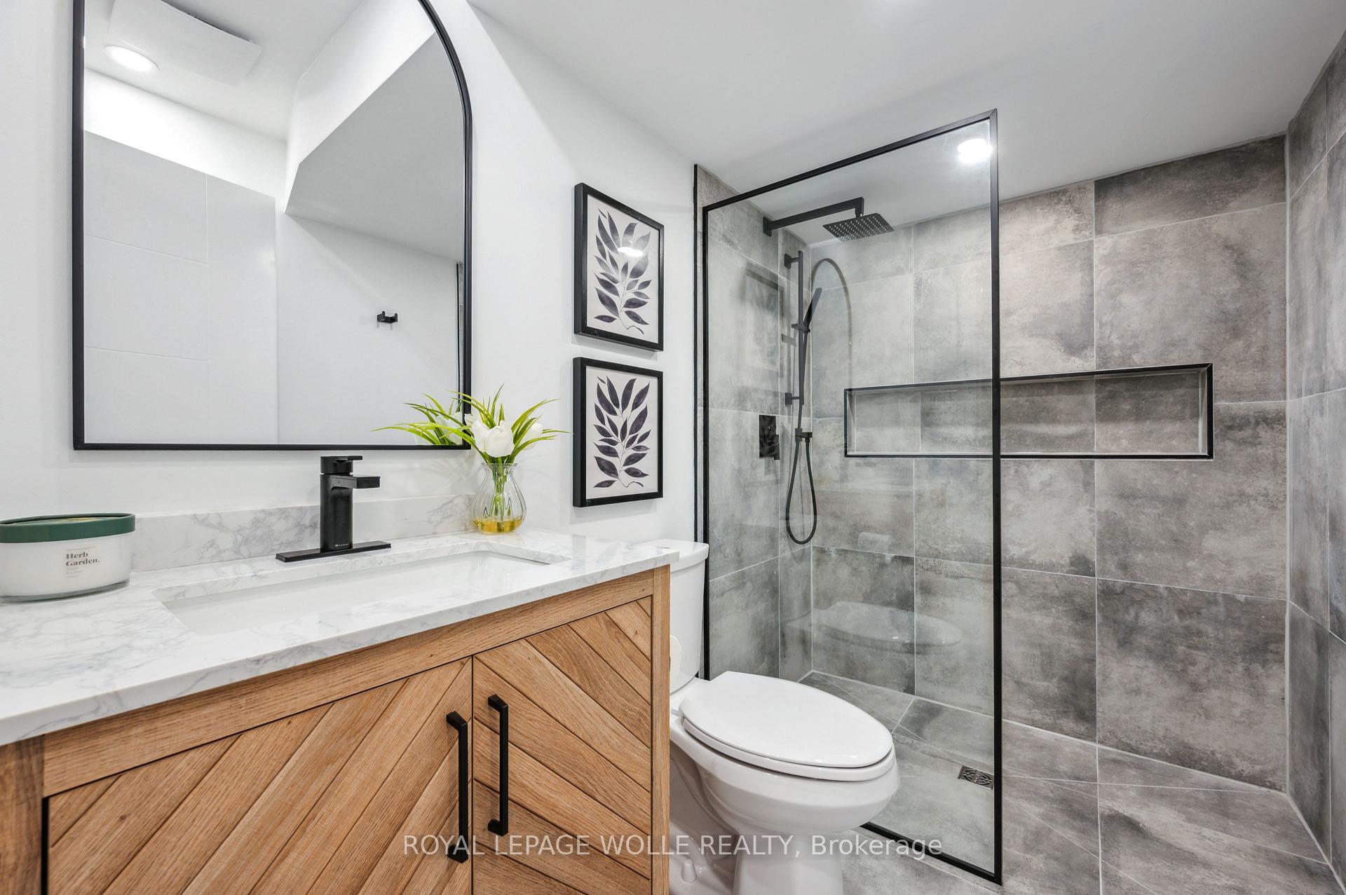 Photo 32 of 869 Robert Ferrie Drive, Kitchener — HOMEH