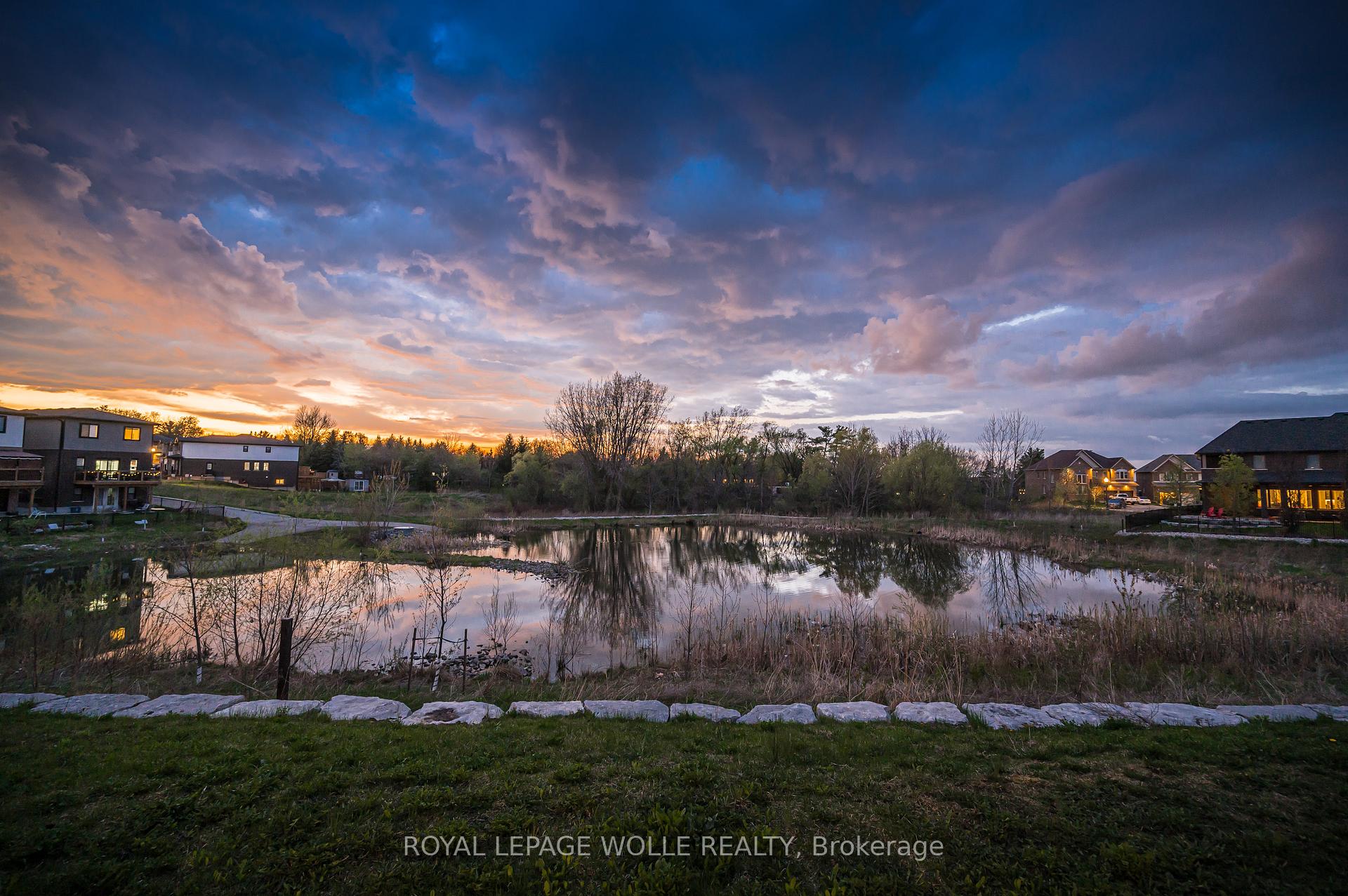 Photo 37 of 869 Robert Ferrie Drive, Kitchener — HOMEH