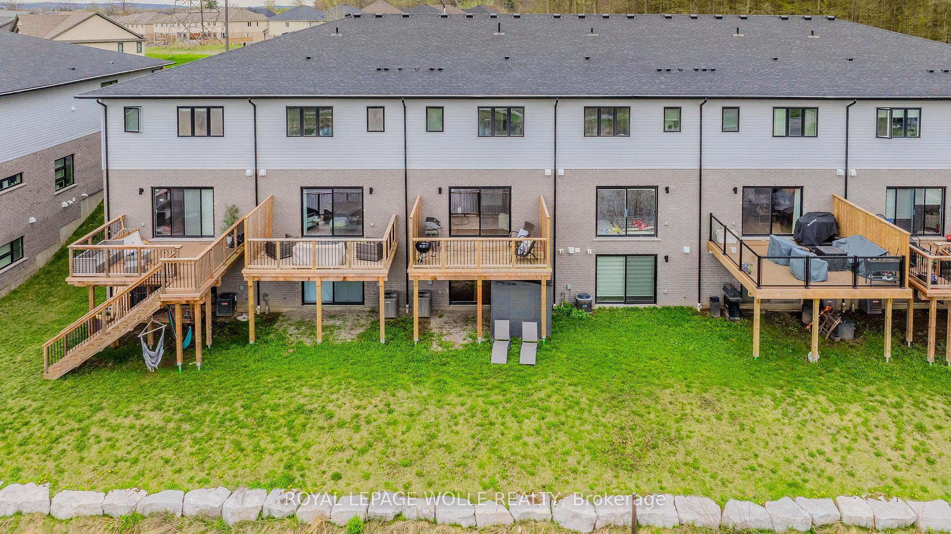 Photo 39 of 869 Robert Ferrie Drive, Kitchener — HOMEH