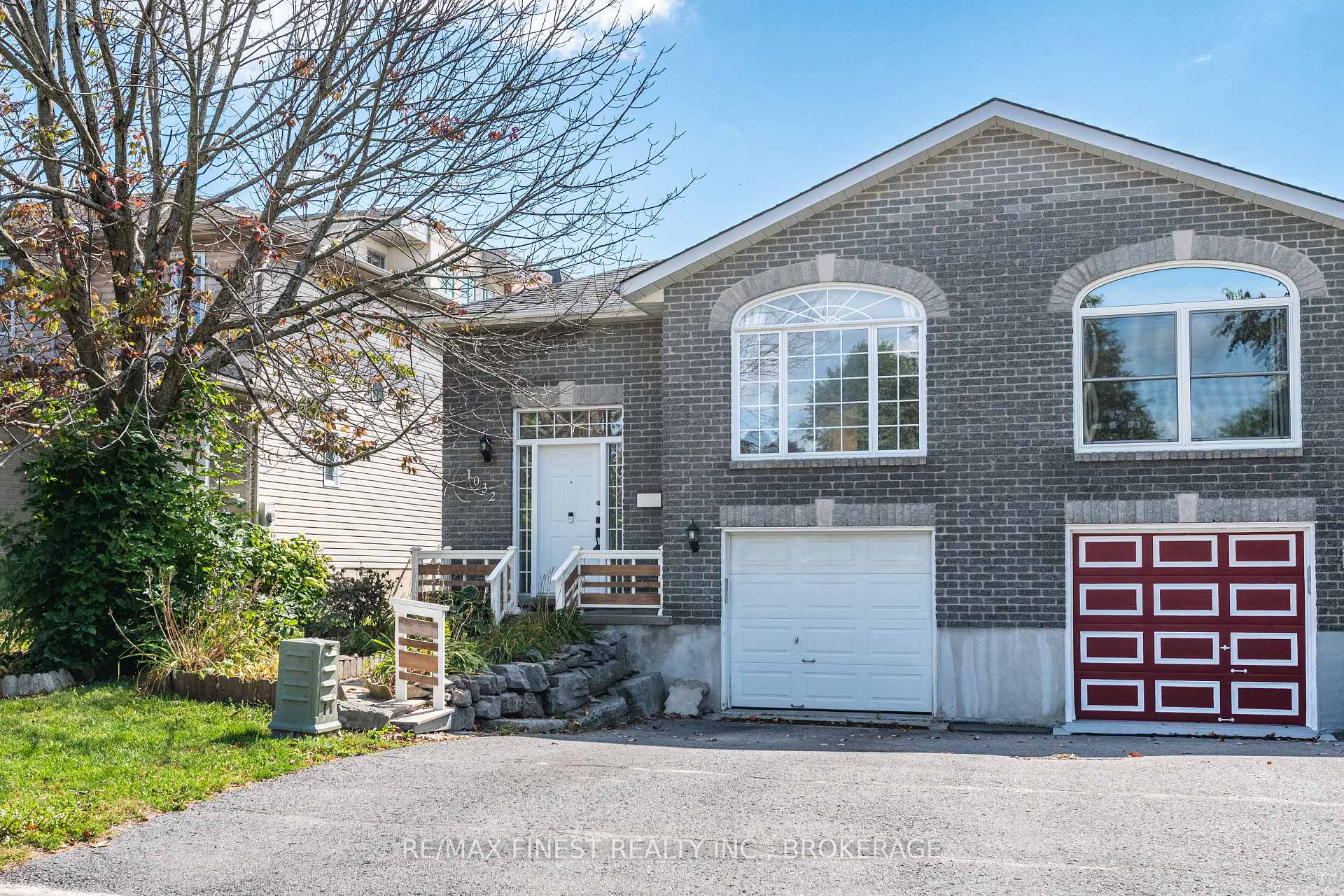 Front of 1032 Redwood Crescent