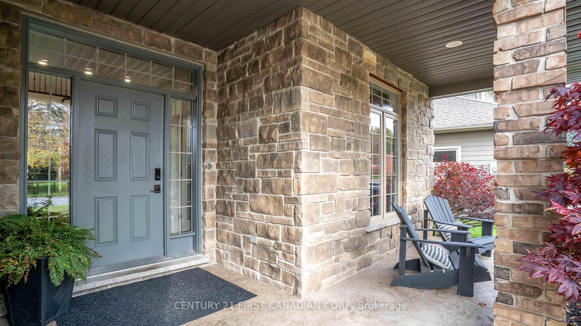 Photo 3 of 105 Union Avenue, Middlesex Centre, Komoka — HOMEH