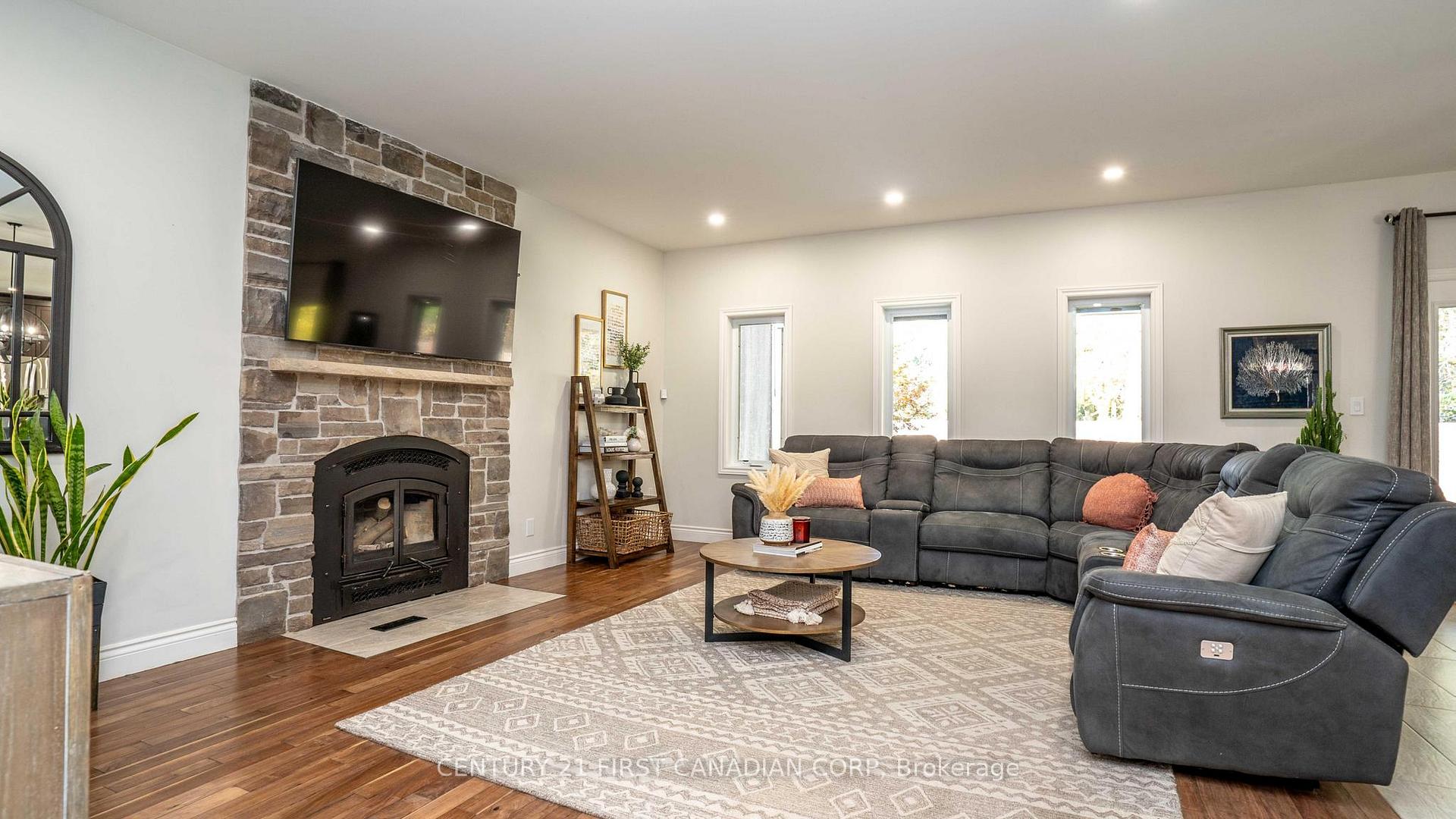 Photo 10 of 105 Union Avenue, Middlesex Centre, Komoka — HOMEH
