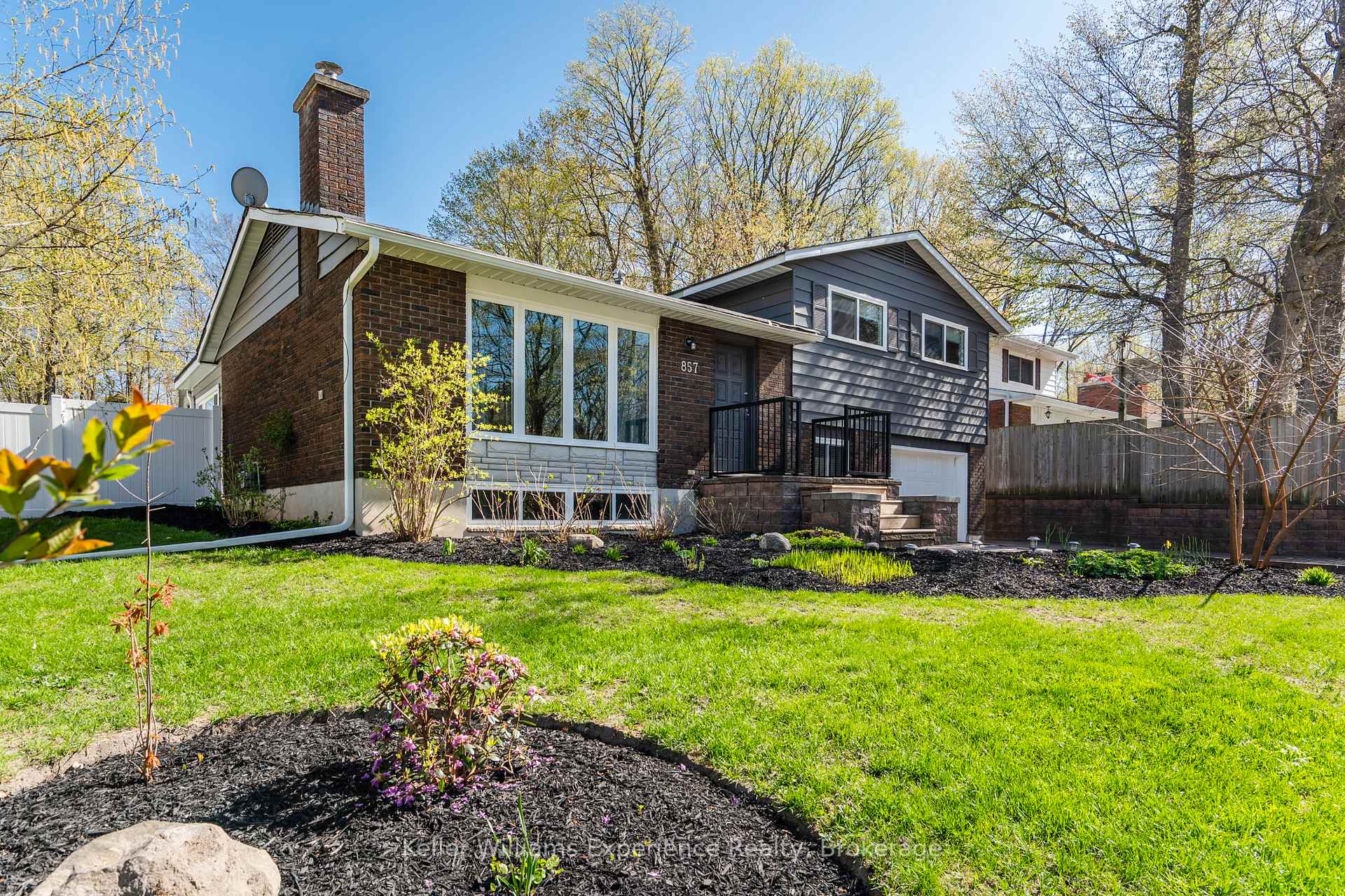 Photo 2 of 857 Victoria Street, Midland — HOMEH