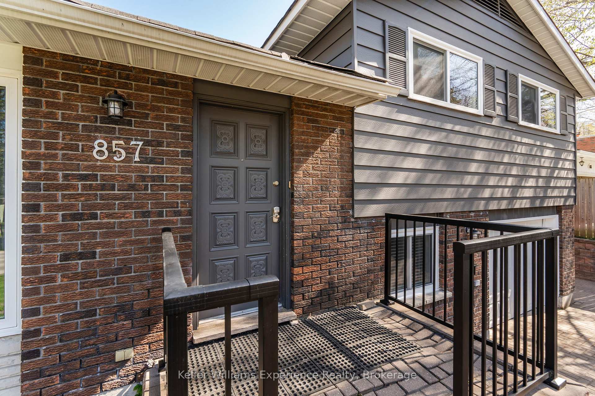 Photo 4 of 857 Victoria Street, Midland — HOMEH