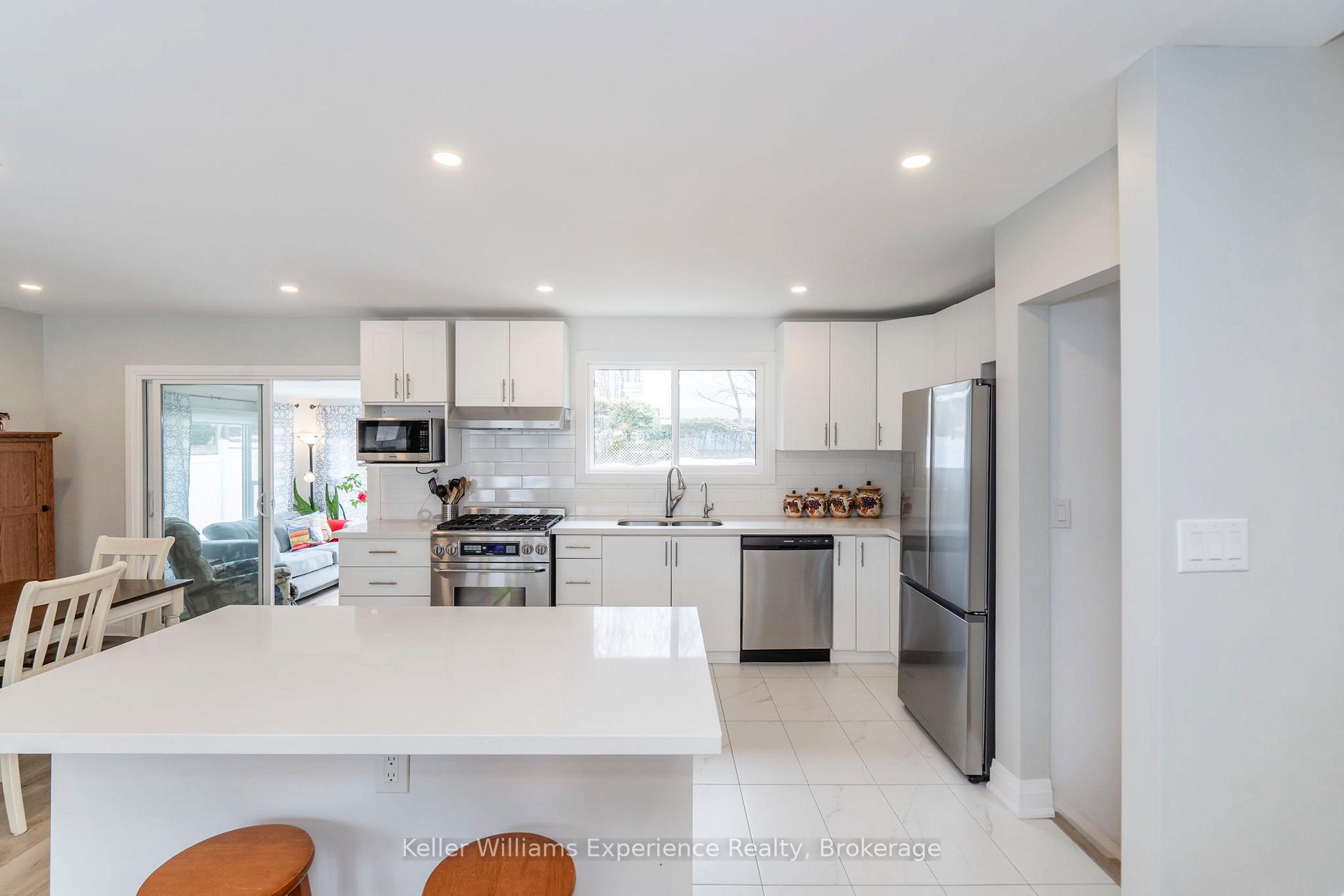 Photo 8 of 857 Victoria Street, Midland — HOMEH