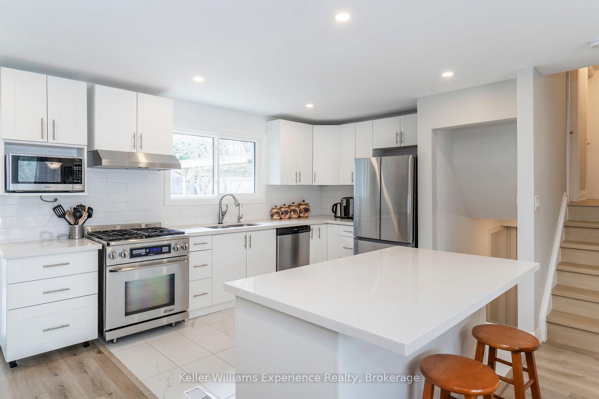 Photo 10 of 857 Victoria Street, Midland — HOMEH
