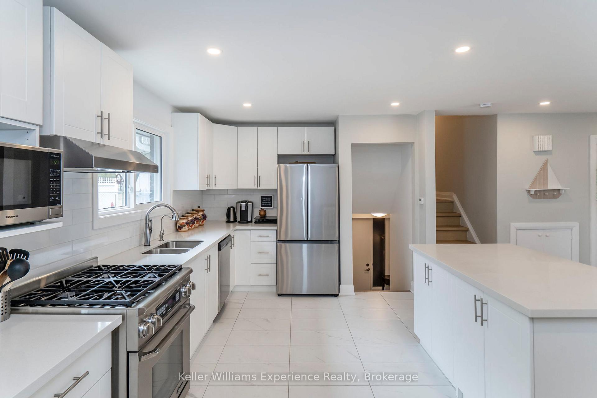Photo 11 of 857 Victoria Street, Midland — HOMEH