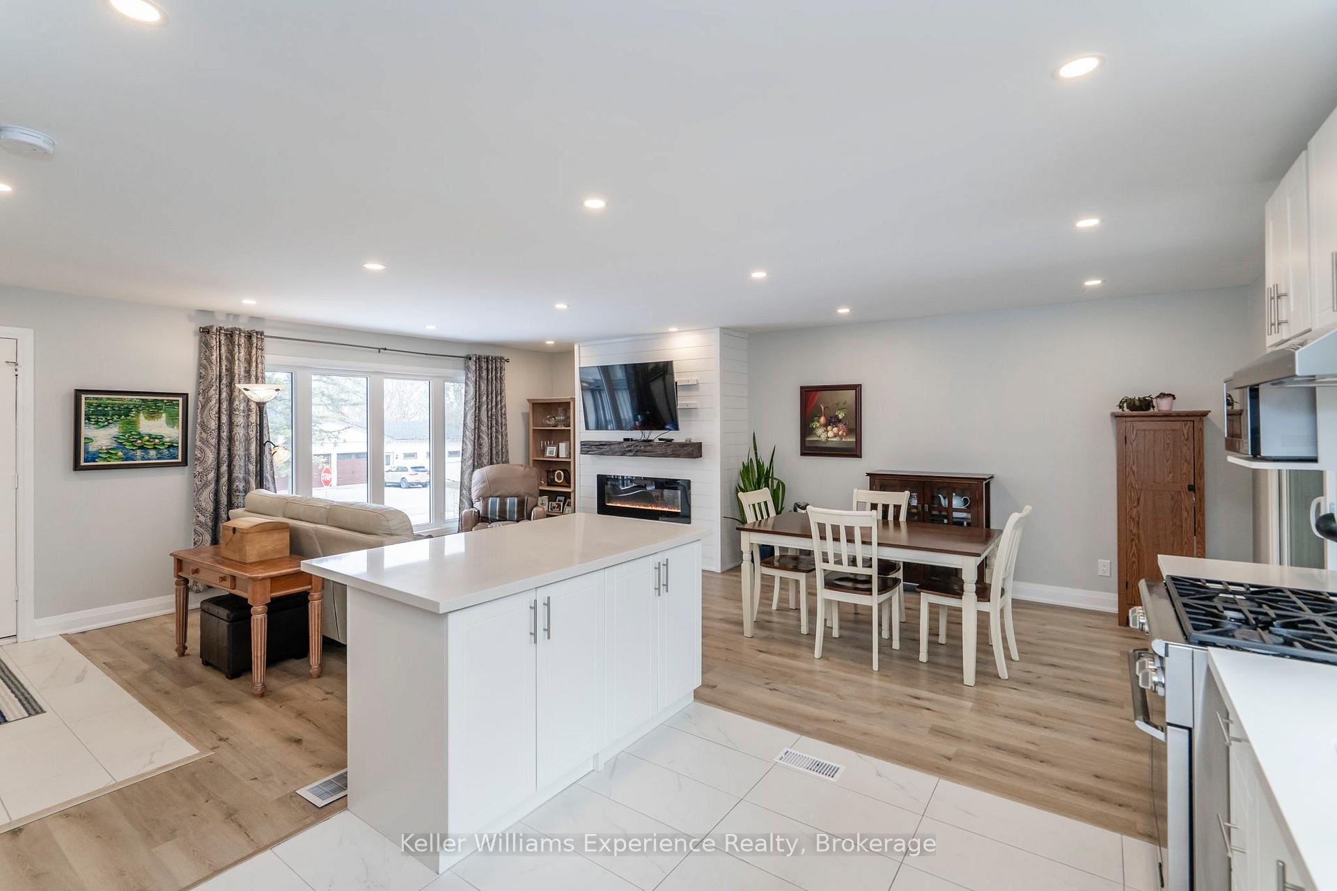 Photo 13 of 857 Victoria Street, Midland — HOMEH