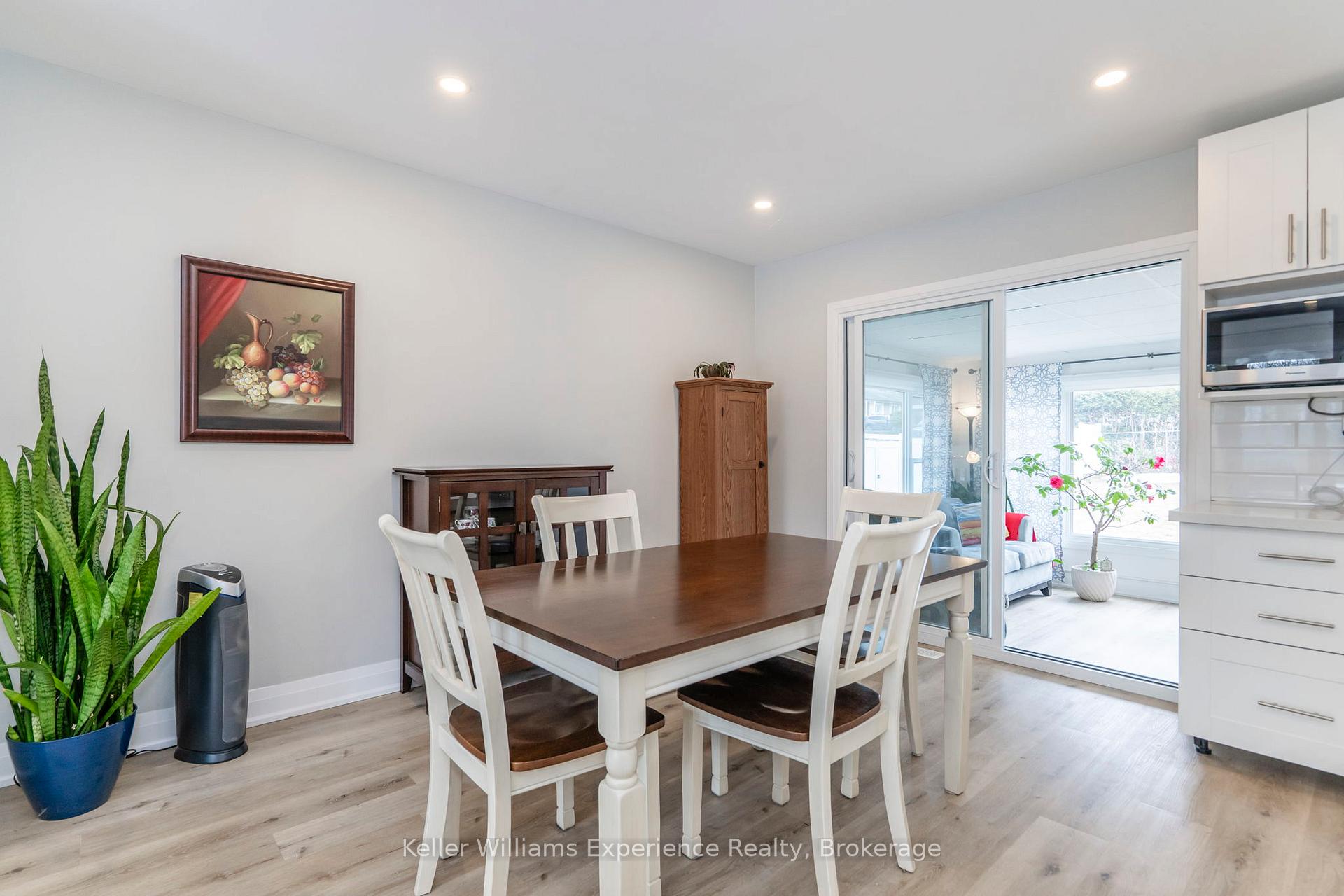 Photo 14 of 857 Victoria Street, Midland — HOMEH
