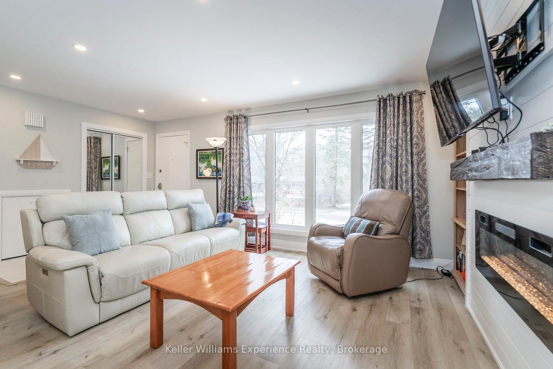 Photo 16 of 857 Victoria Street, Midland — HOMEH
