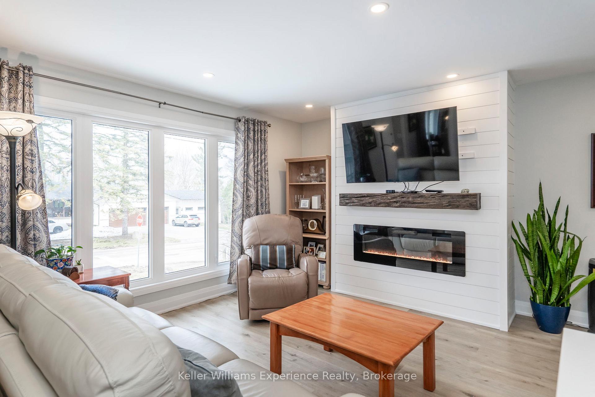 Photo 18 of 857 Victoria Street, Midland — HOMEH