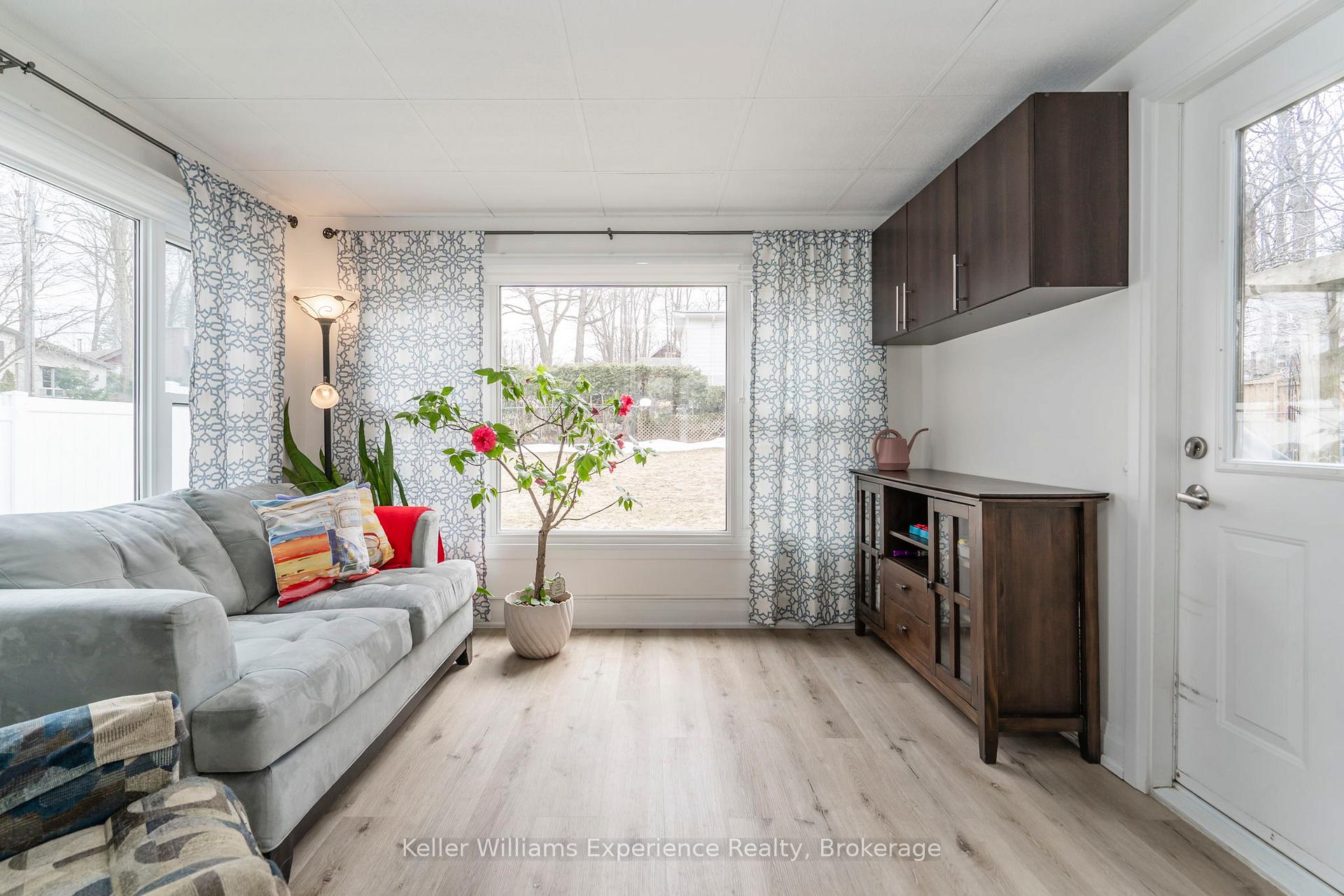 Photo 19 of 857 Victoria Street, Midland — HOMEH
