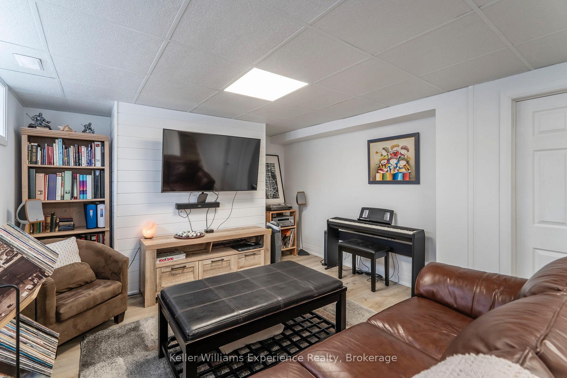 Photo 31 of 857 Victoria Street, Midland — HOMEH