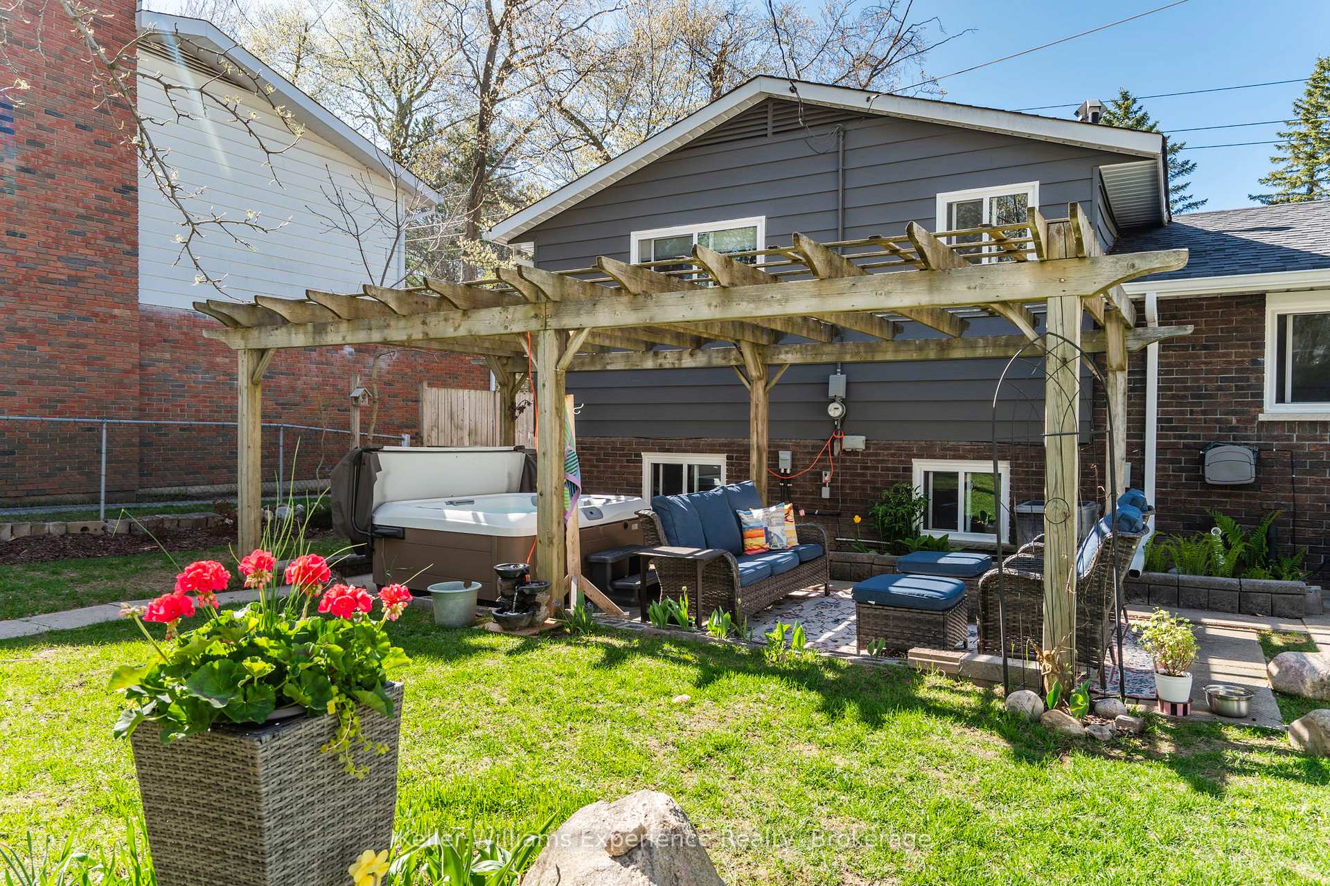 Photo 39 of 857 Victoria Street, Midland — HOMEH