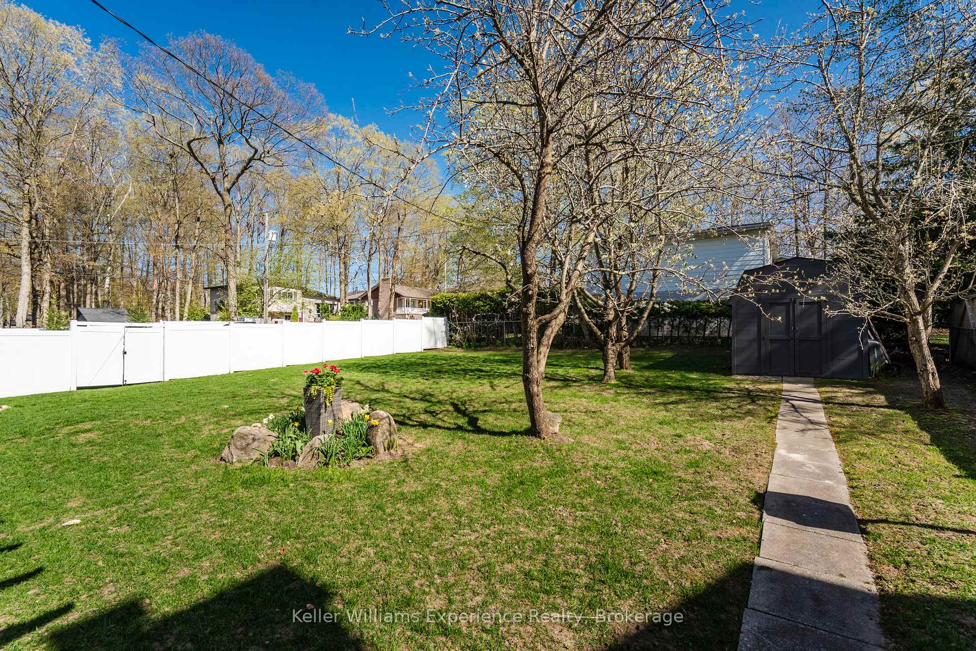 Photo 40 of 857 Victoria Street, Midland — HOMEH