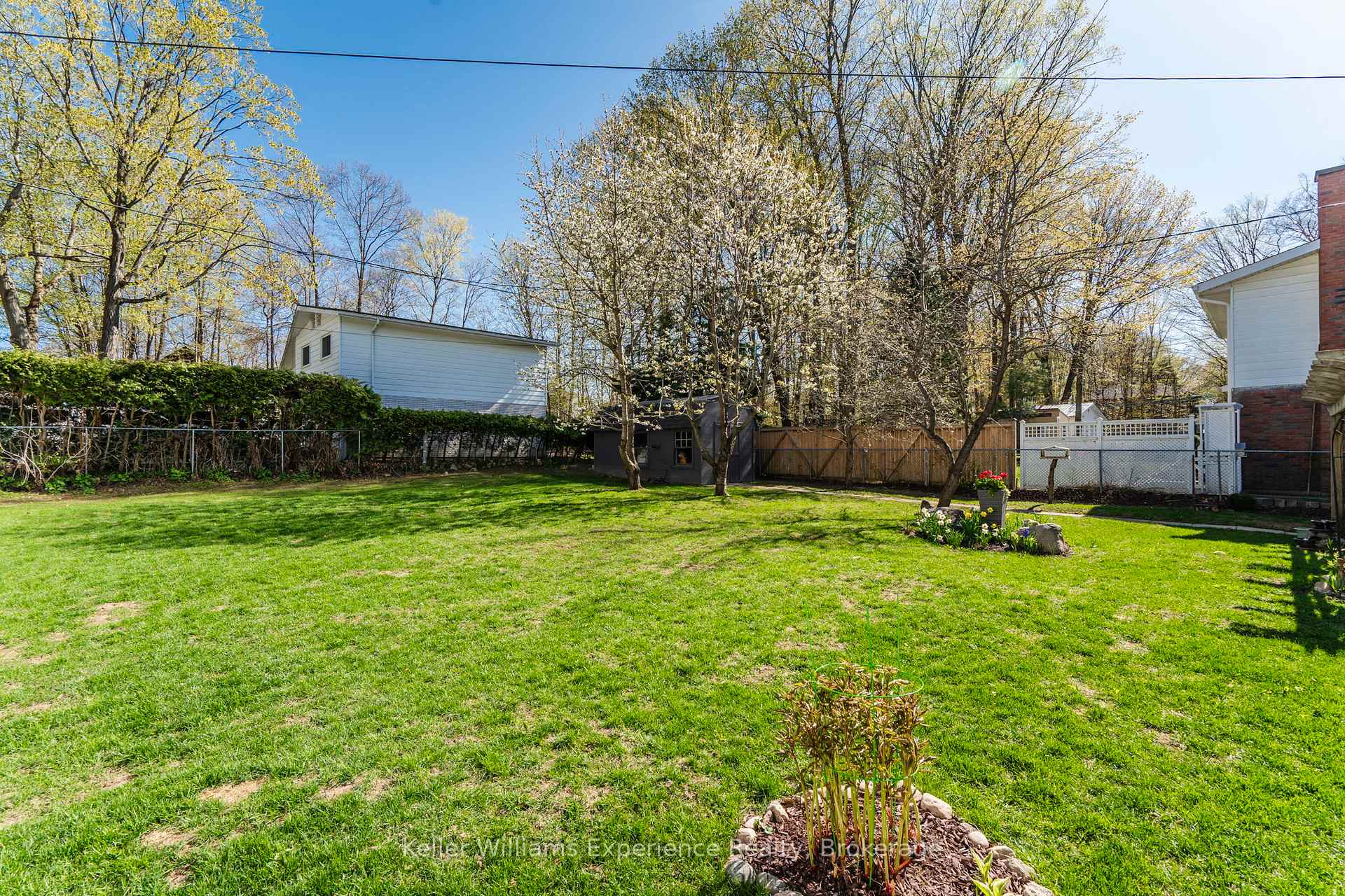 Photo 42 of 857 Victoria Street, Midland — HOMEH