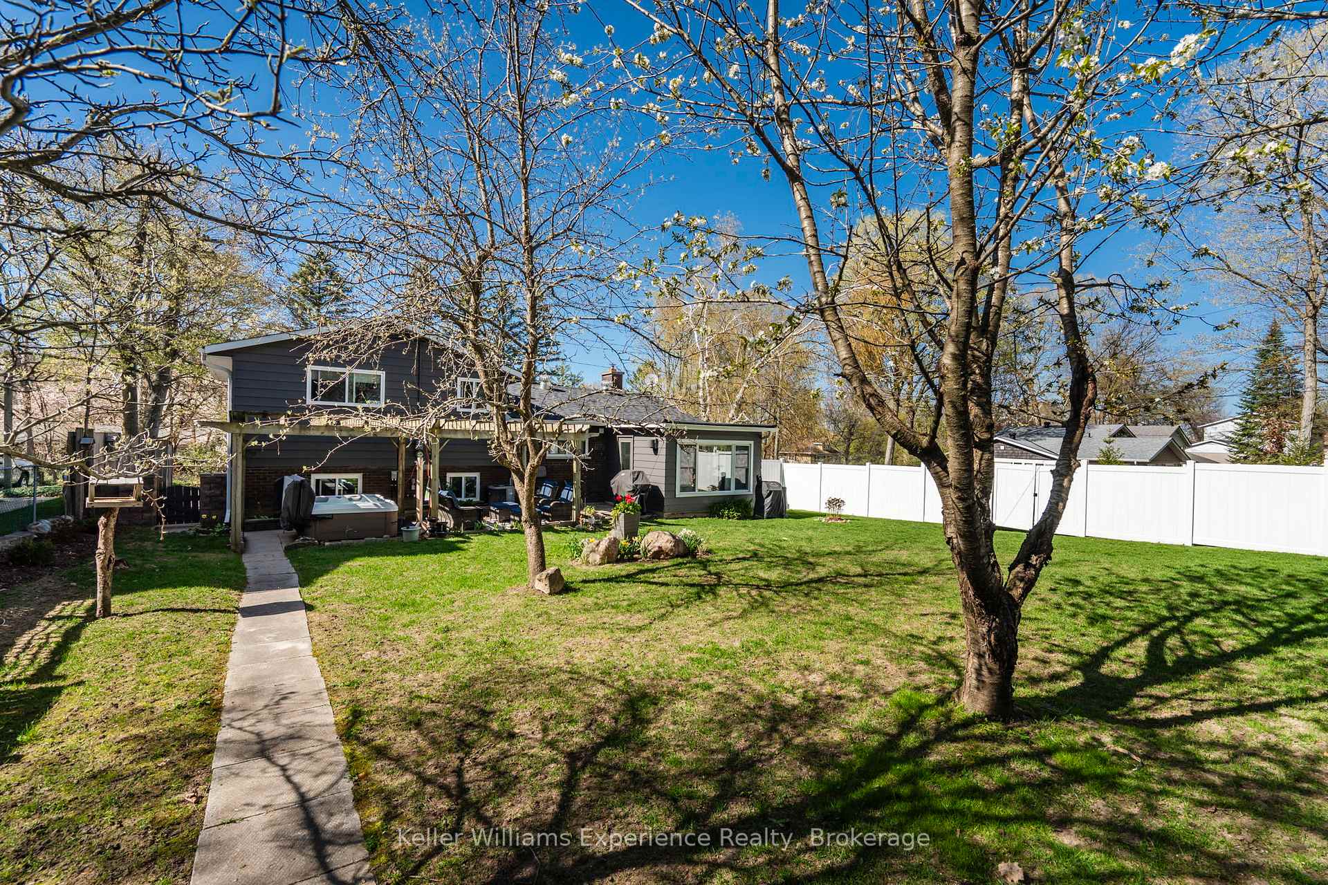 Photo 44 of 857 Victoria Street, Midland — HOMEH