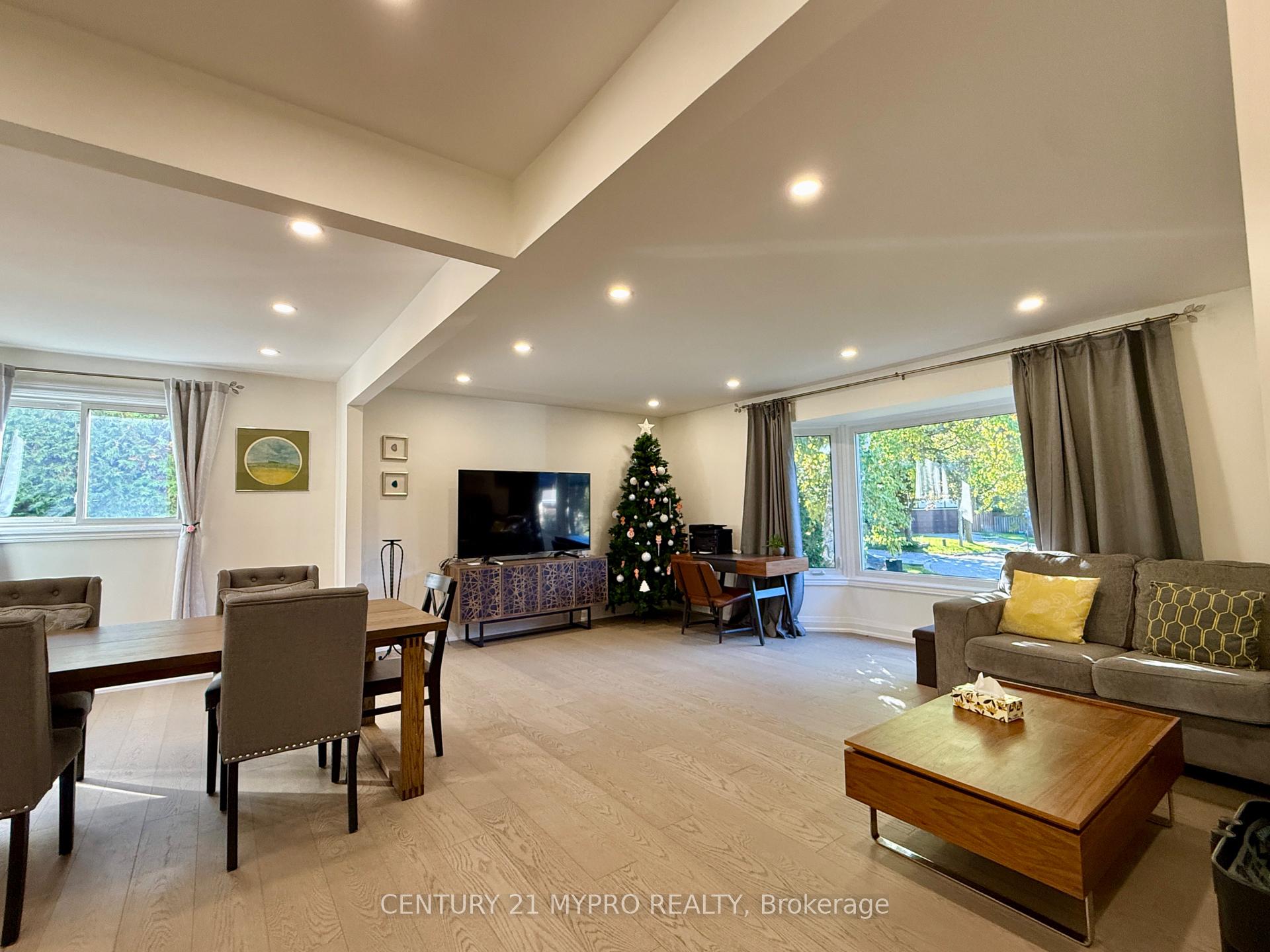 Photo 5 of 16 Cypress Point Court, Markham, Bayview Fairway-Bayview Country Club Estates — HOMEH