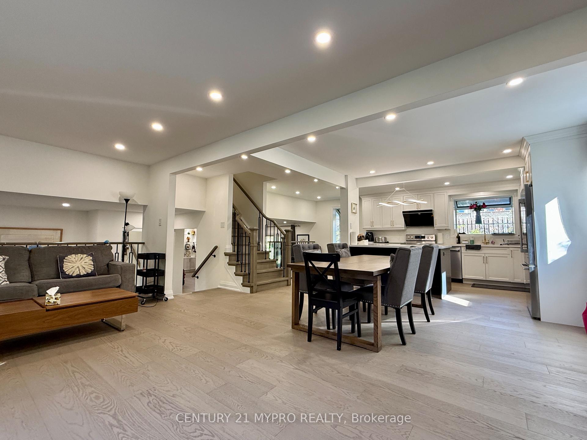 Photo 7 of 16 Cypress Point Court, Markham, Bayview Fairway-Bayview Country Club Estates — HOMEH