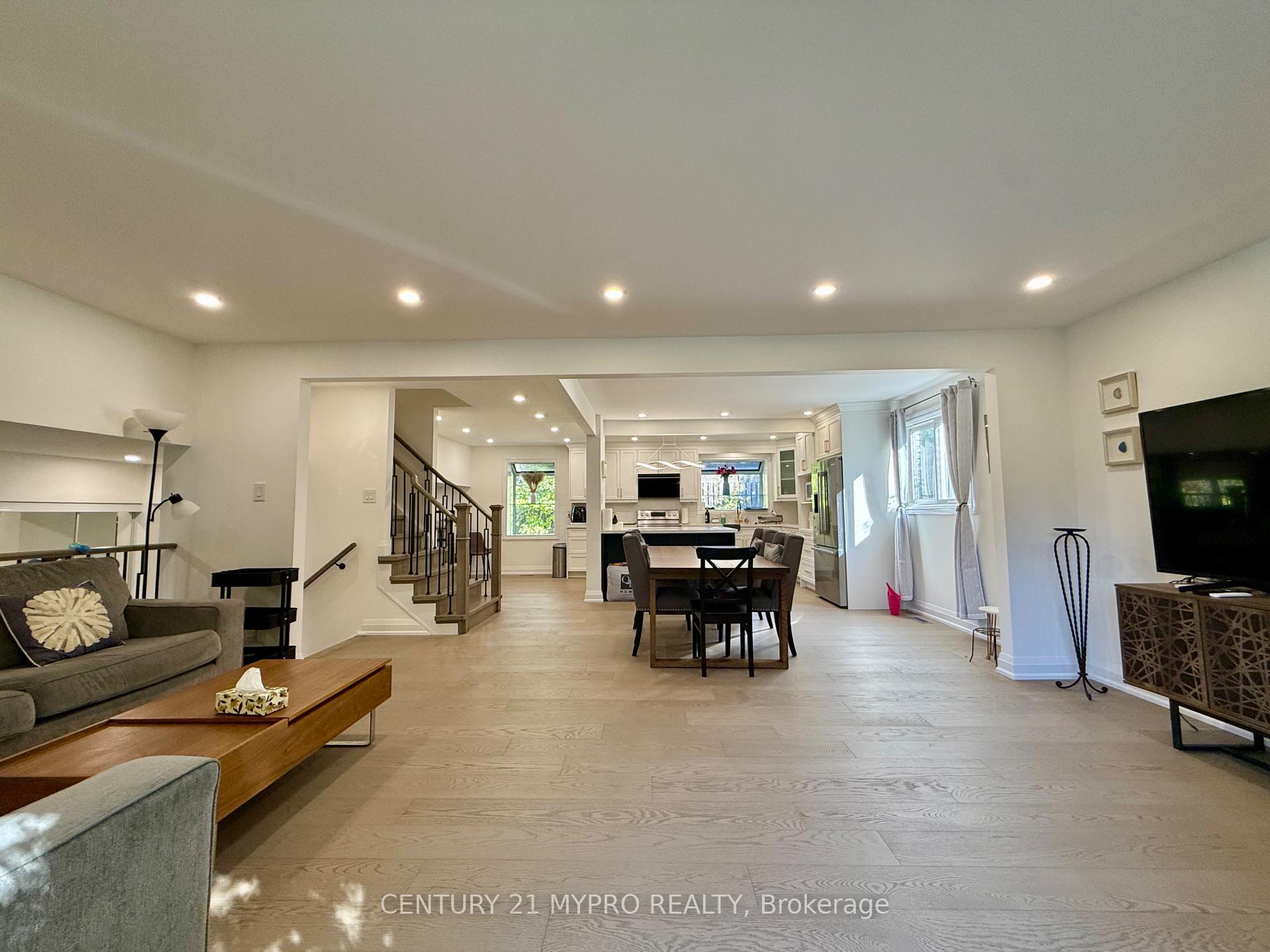 Photo 8 of 16 Cypress Point Court, Markham, Bayview Fairway-Bayview Country Club Estates — HOMEH