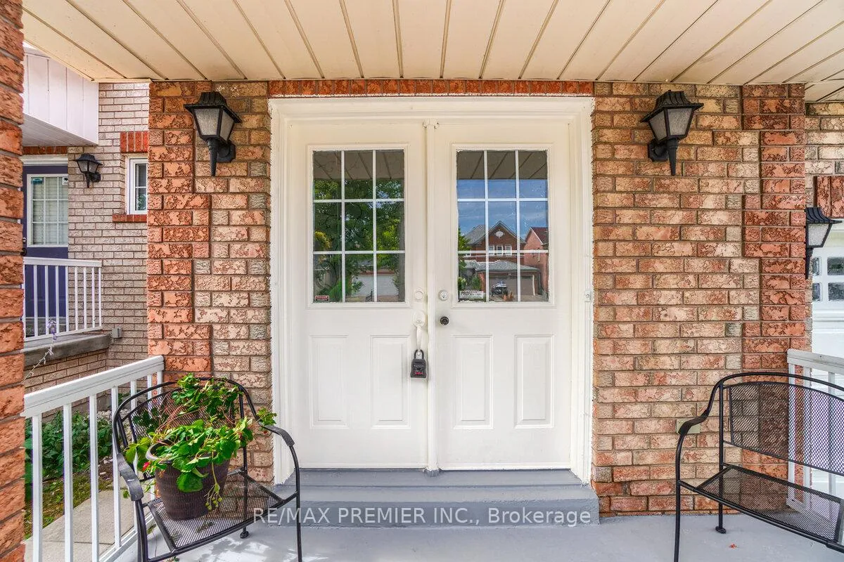 Photo 3 of 193 Roxbury Street, Markham, Rouge River Estates — HOMEH