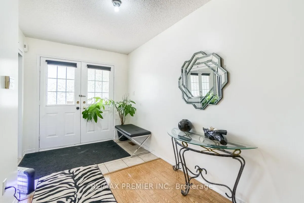 Photo 4 of 193 Roxbury Street, Markham, Rouge River Estates — HOMEH