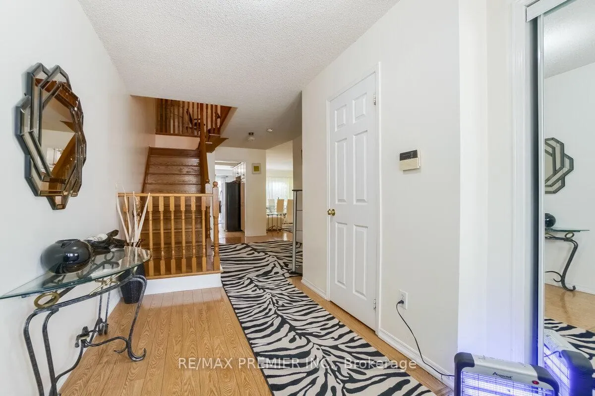 Photo 5 of 193 Roxbury Street, Markham, Rouge River Estates — HOMEH